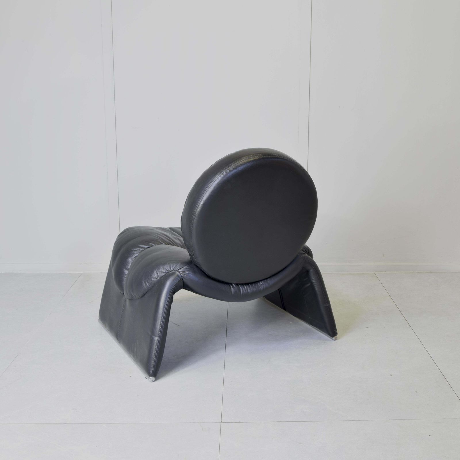 photo furniture Vittorio Introini Armchair Calypso C35 1980s.