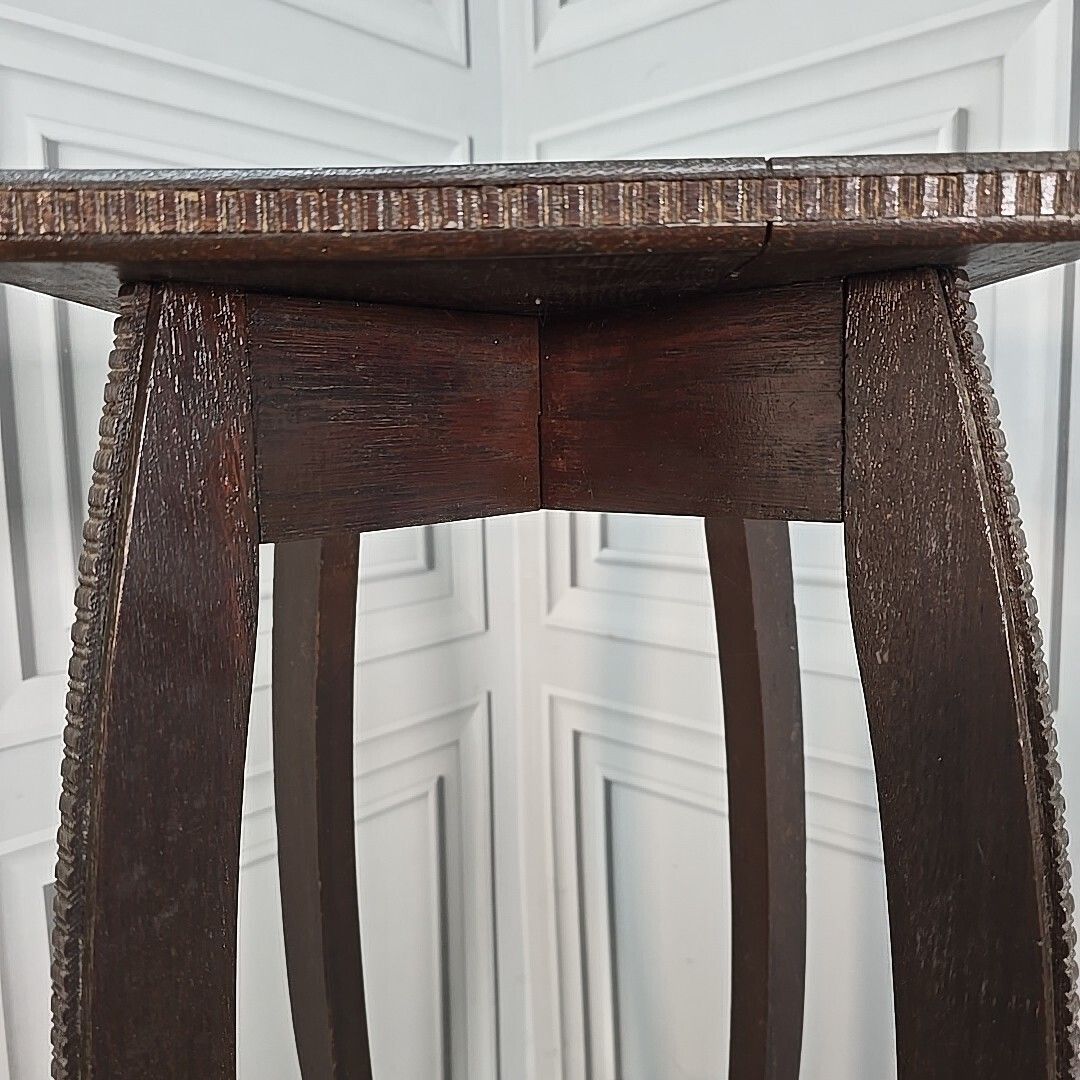photo vintage Antique Plant Stand Arts & Crafts Solid Oak – Tall Two Tier Display Wooden