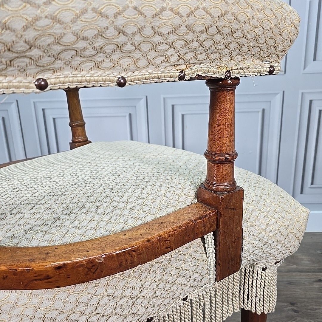 photo vintage Antique Edwardian Armchair Button Back Tub Conversation Chair Wooden Victorian