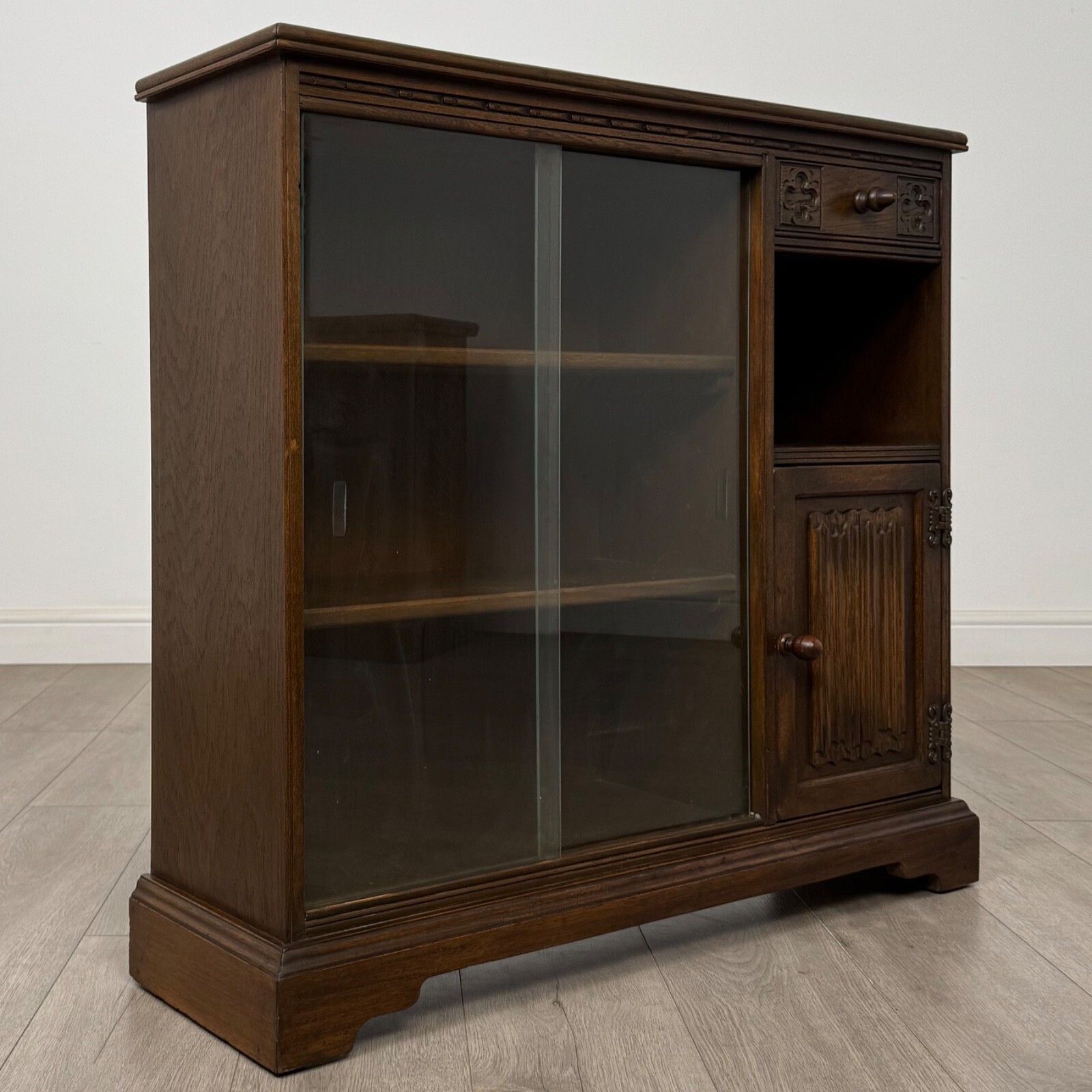 photo for sale Antique 20th Century Small Linenfold Bookcase In Oak ( Af 5473 )