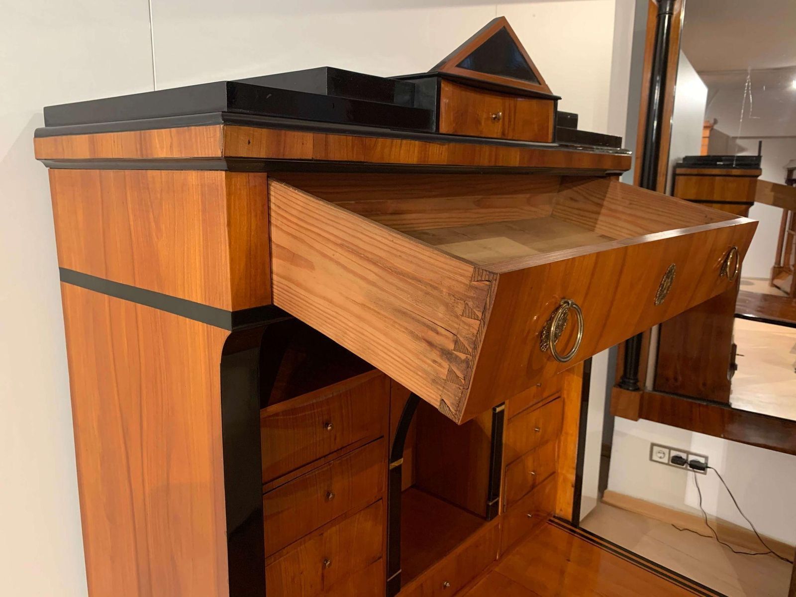 photo vintage Biedermeier Secretaire, Cherry Veneer, Ebonized, Brass, South Germany Circa 1820