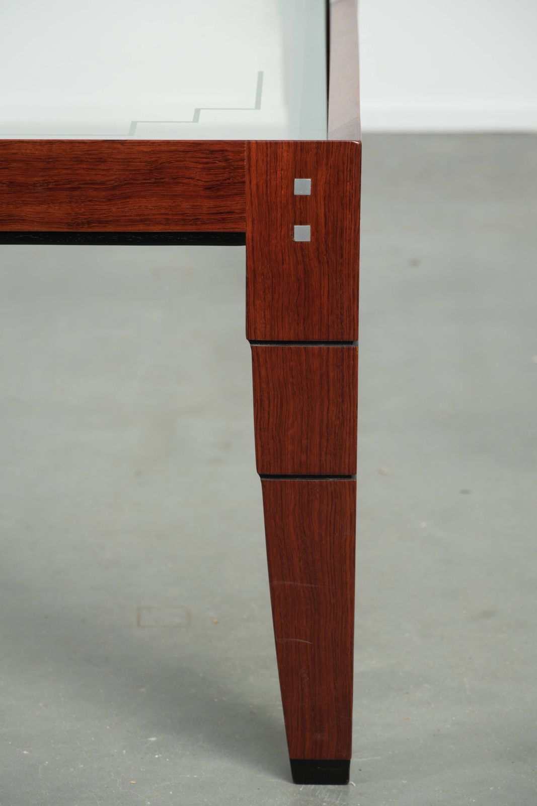 photo furniture Vierkante Art Deco Salontafel Uit De Decoforma Serie Van Schuitema, Met Glazen Blad