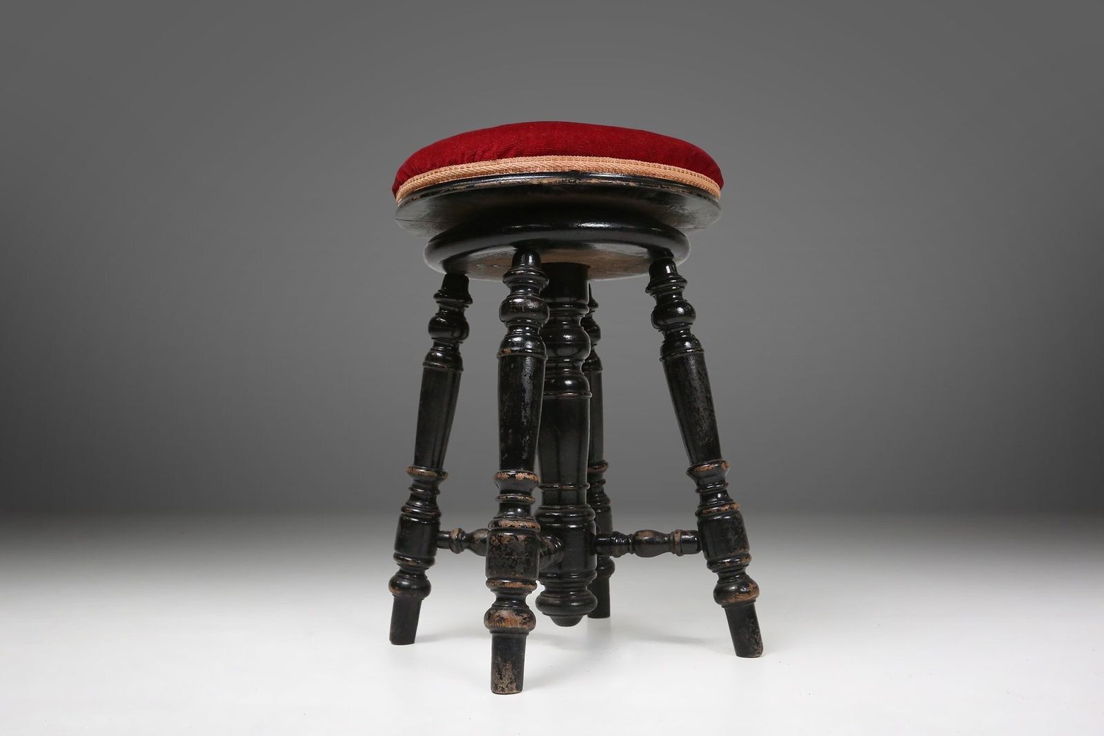 photo furniture Art Deco Piano Stool In Black Lacquered Wood With Red Velvet, 1920s