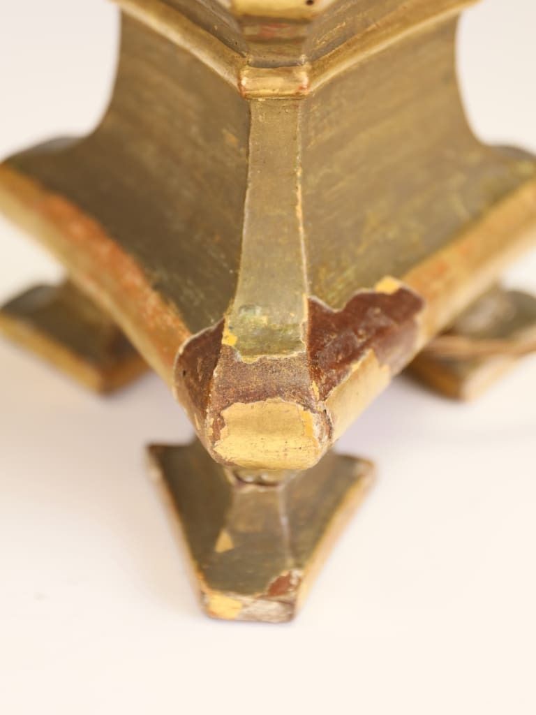 photo vinterior A Distinguished Pair Of 18th Century Giltwood & Polychrome Altarpiece Lamps