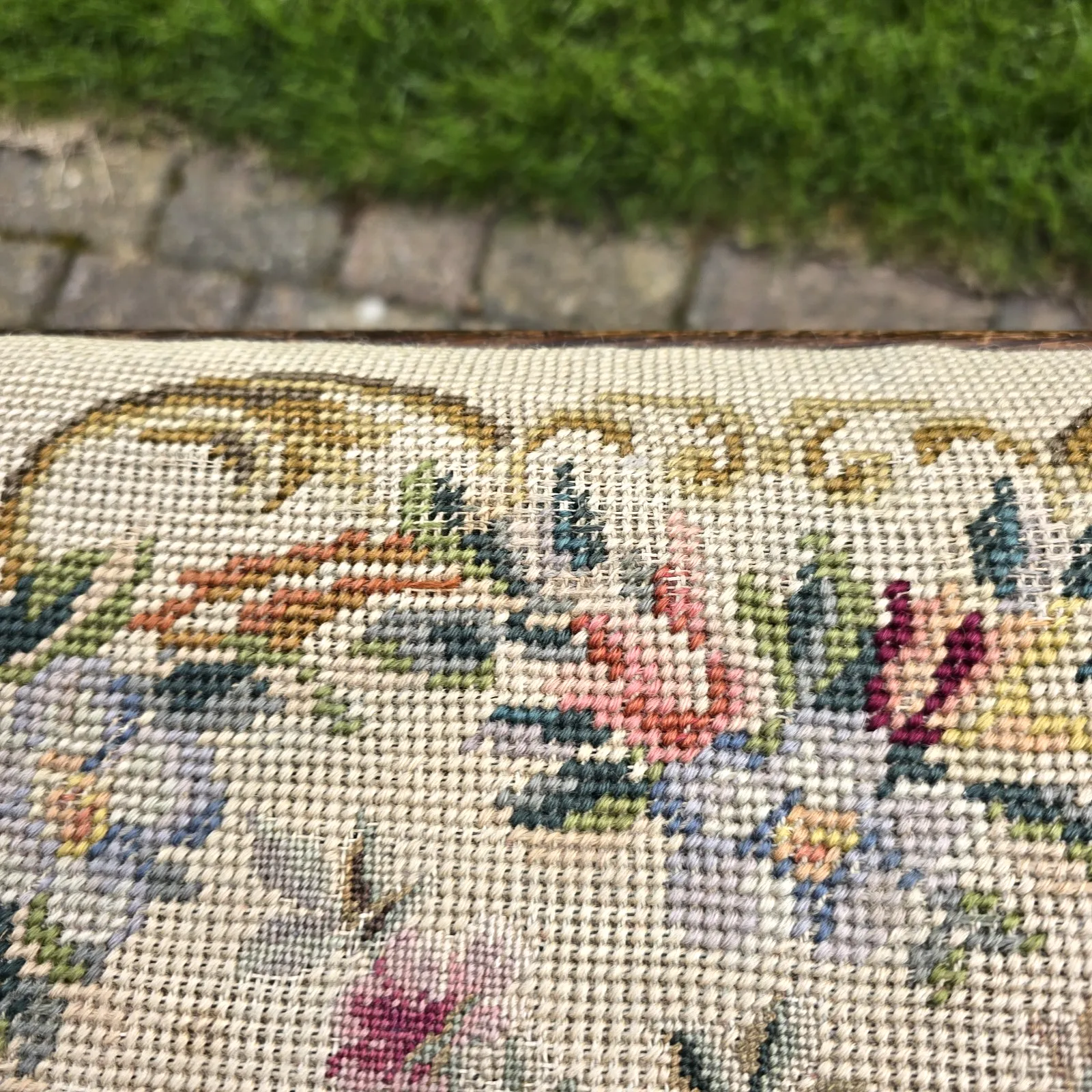 photo furniture Vintage Wooden Stool Bench Tapestry Woven Floral Arts & Crafts Cottagecore 60 Cm