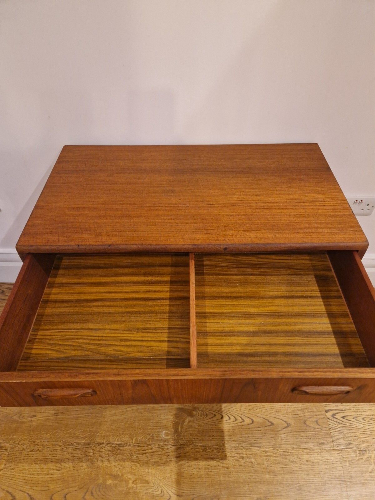 photo vinterior Mid Century Vintage G Plan Fresco Chest Of Drawers – Teak With Tapered Legs