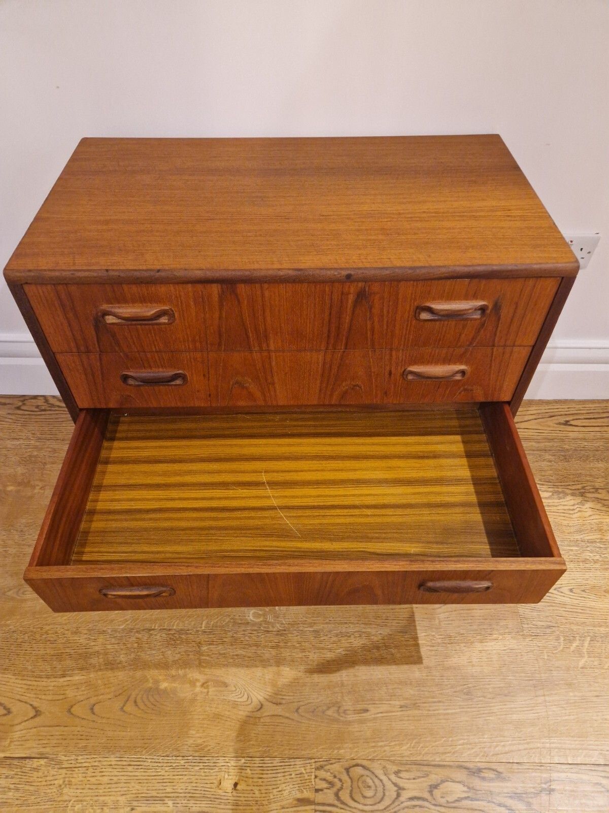 photo vintage Mid Century Vintage G Plan Fresco Chest Of Drawers – Teak With Tapered Legs