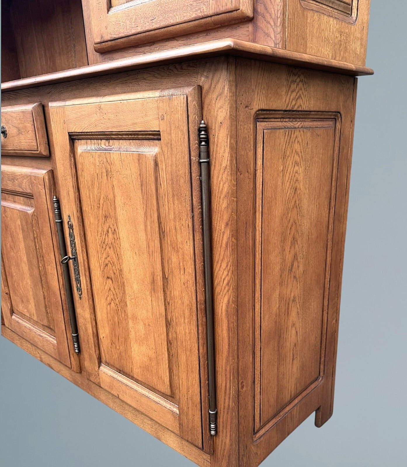 photo vintage Large Oak Kitchen Dresser / Oak Bookcase / Oak House Keepers Cupboard