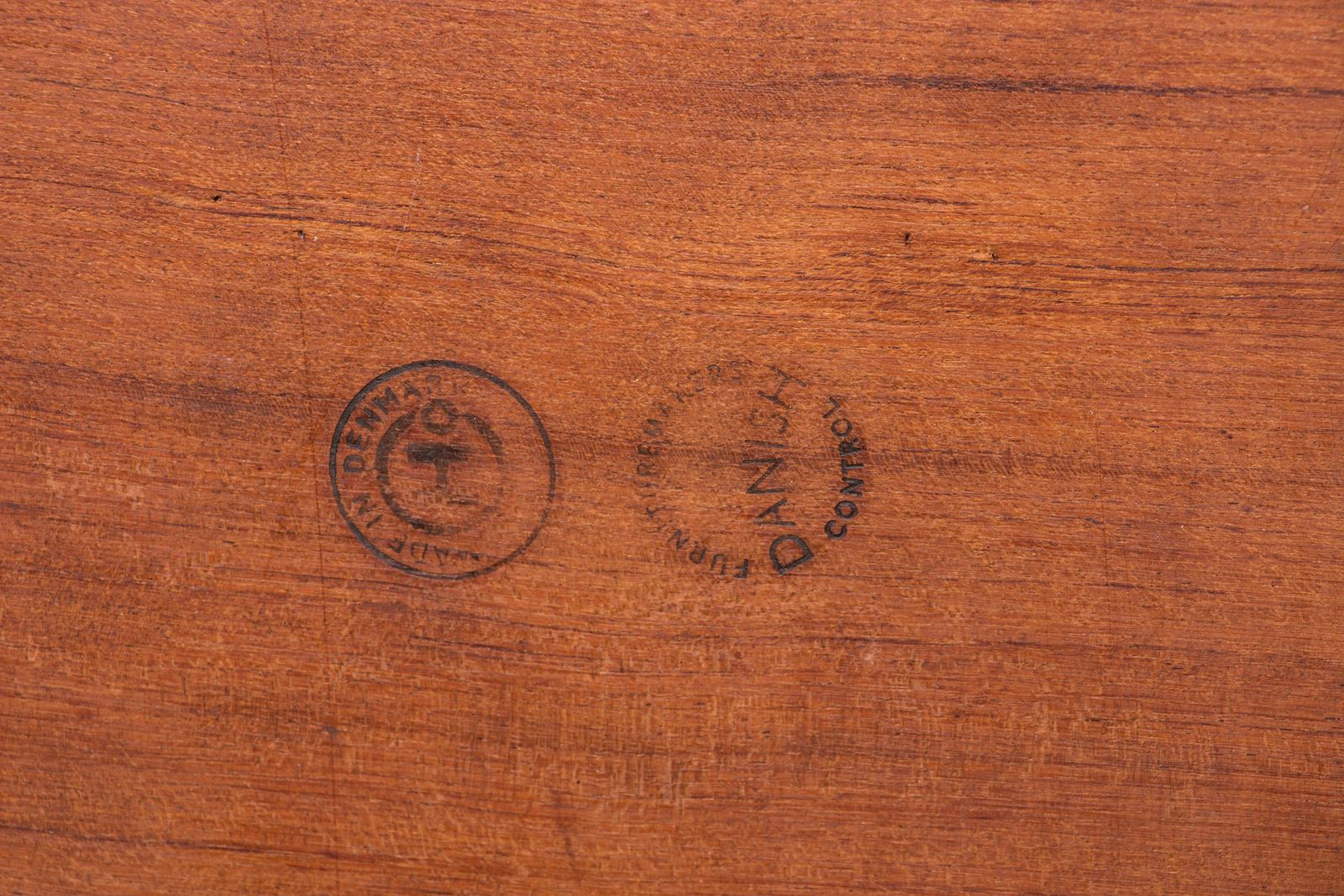Mobilier Table danoise extensible et réversible pour jeux ou repas en palissandre et feutre, par Carlo Jensen pour Hundevad & Co, 1960. photo