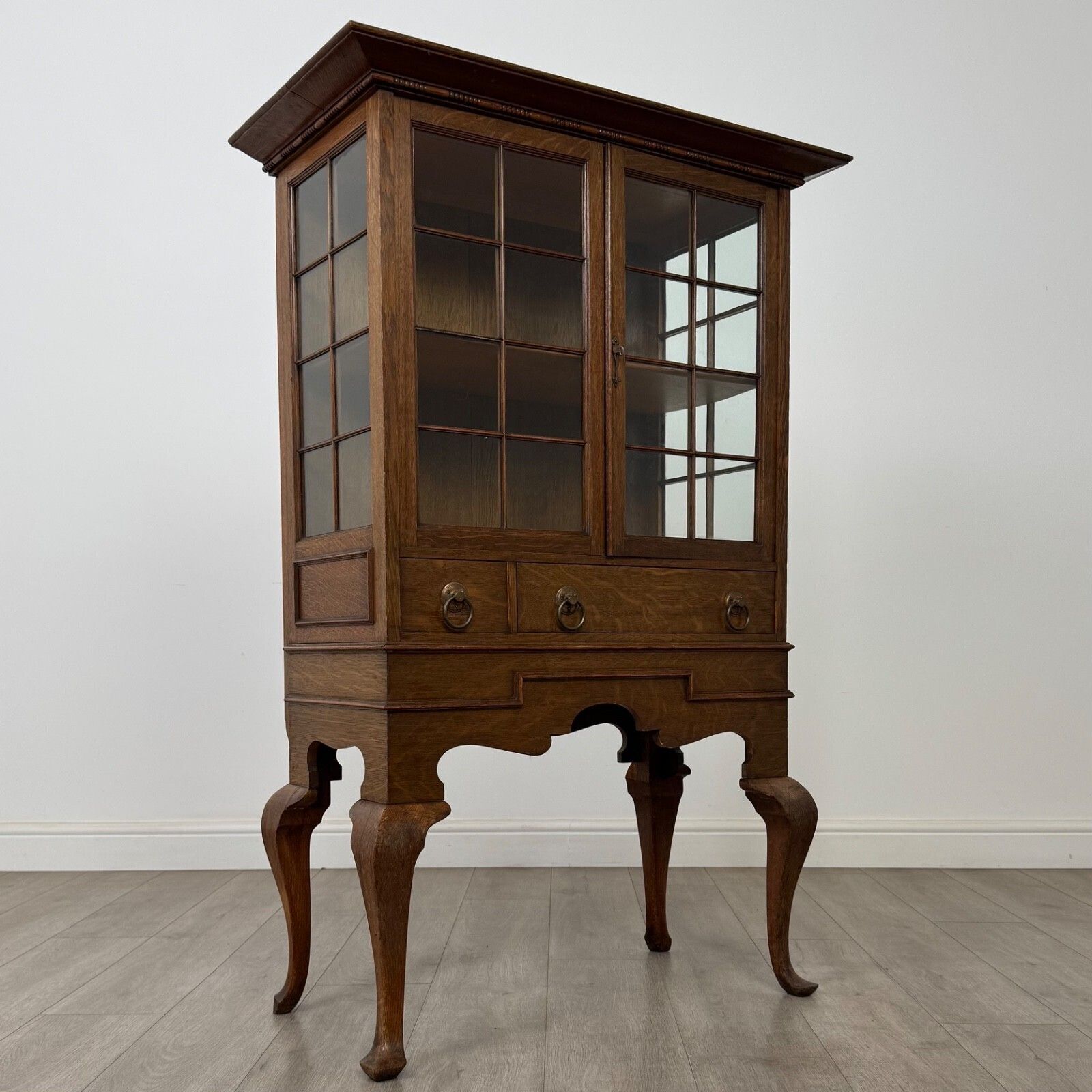 photo furniture Antique 20th Century Good Quality Display Cabinet In Oak