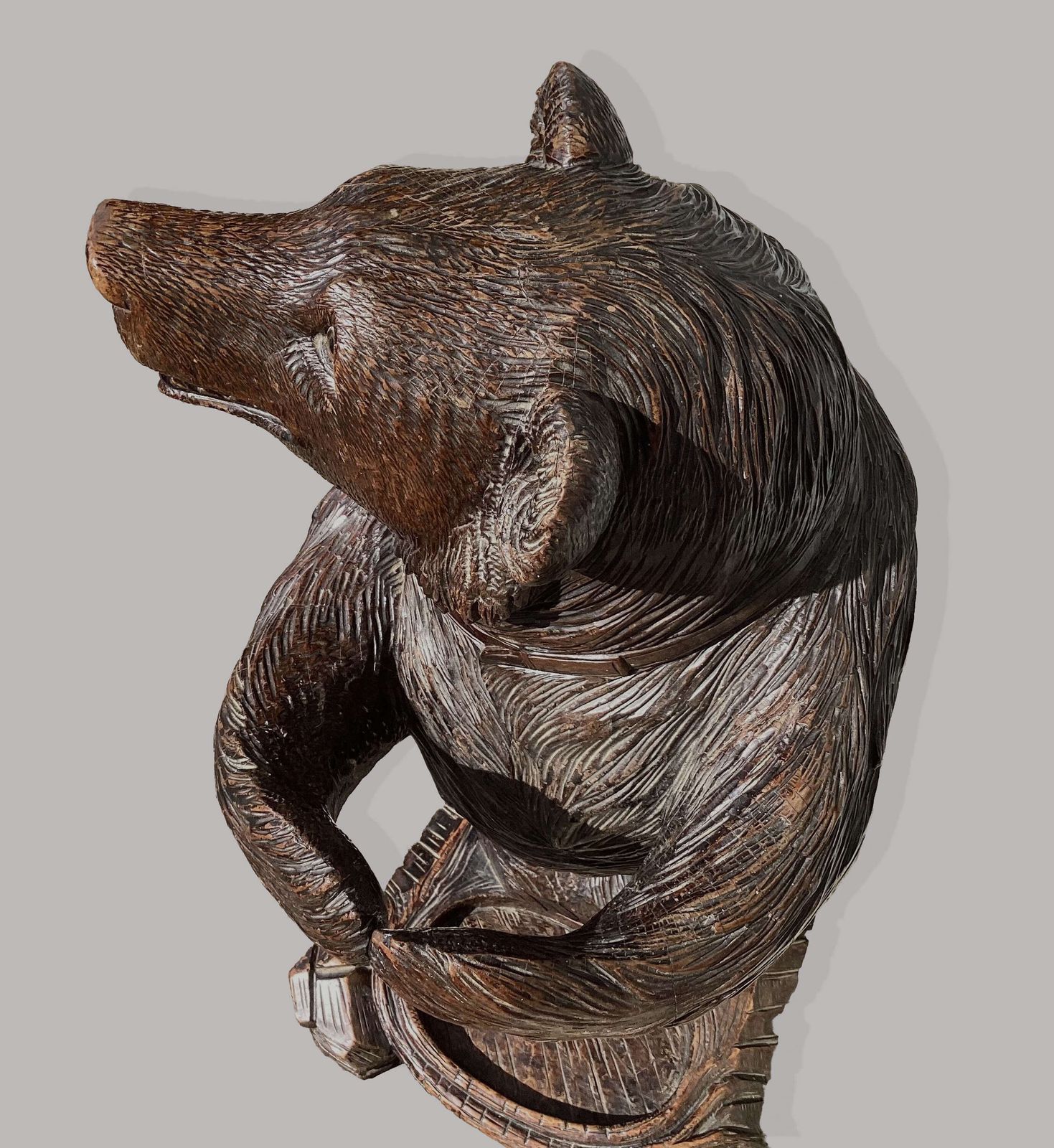 photo vintage A Charming C19th 'Black Forest' Carved Bear Stick / Umbrella Stand