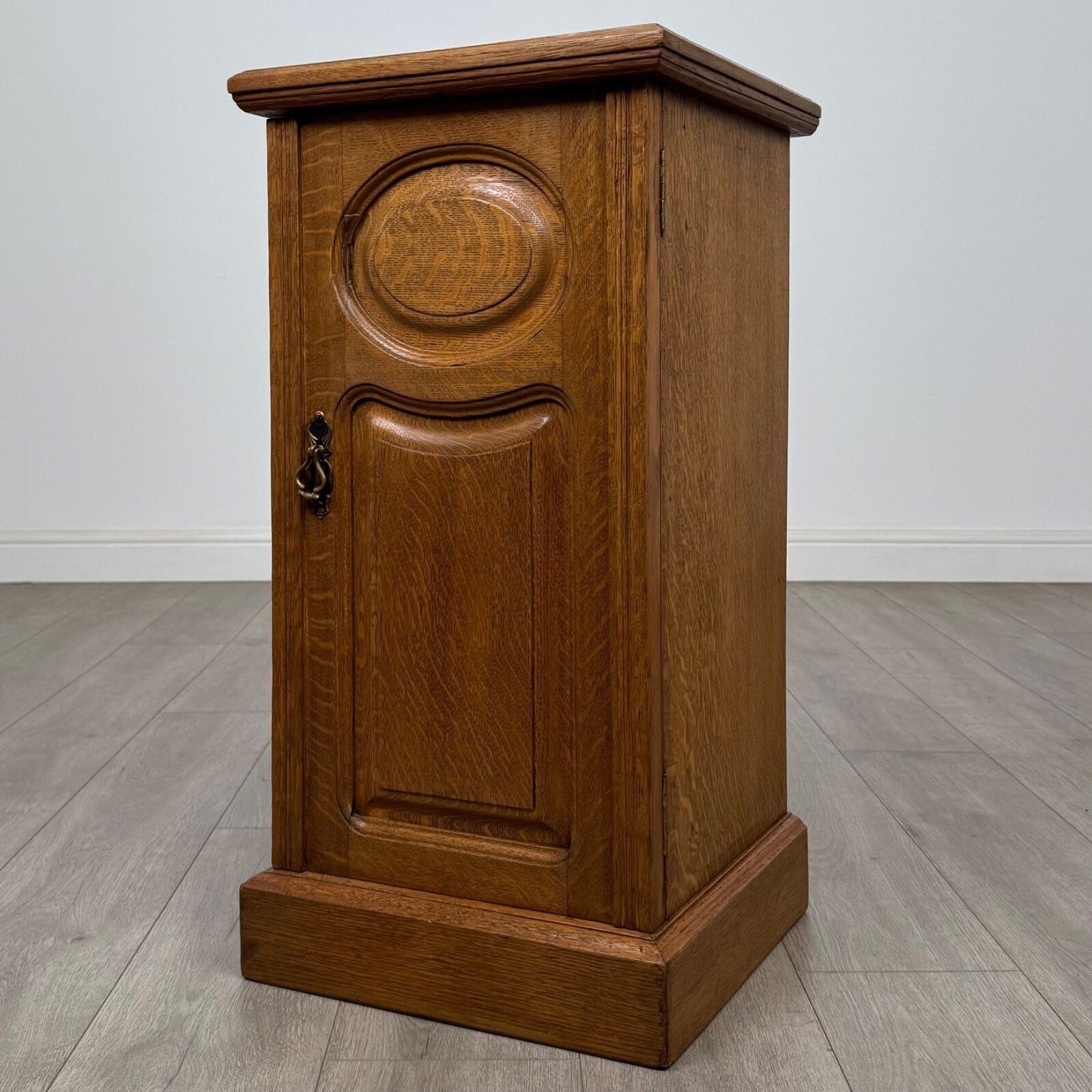 Antique 20th Century Good Quality Small Pot Cupboard In Oak photo for sale
