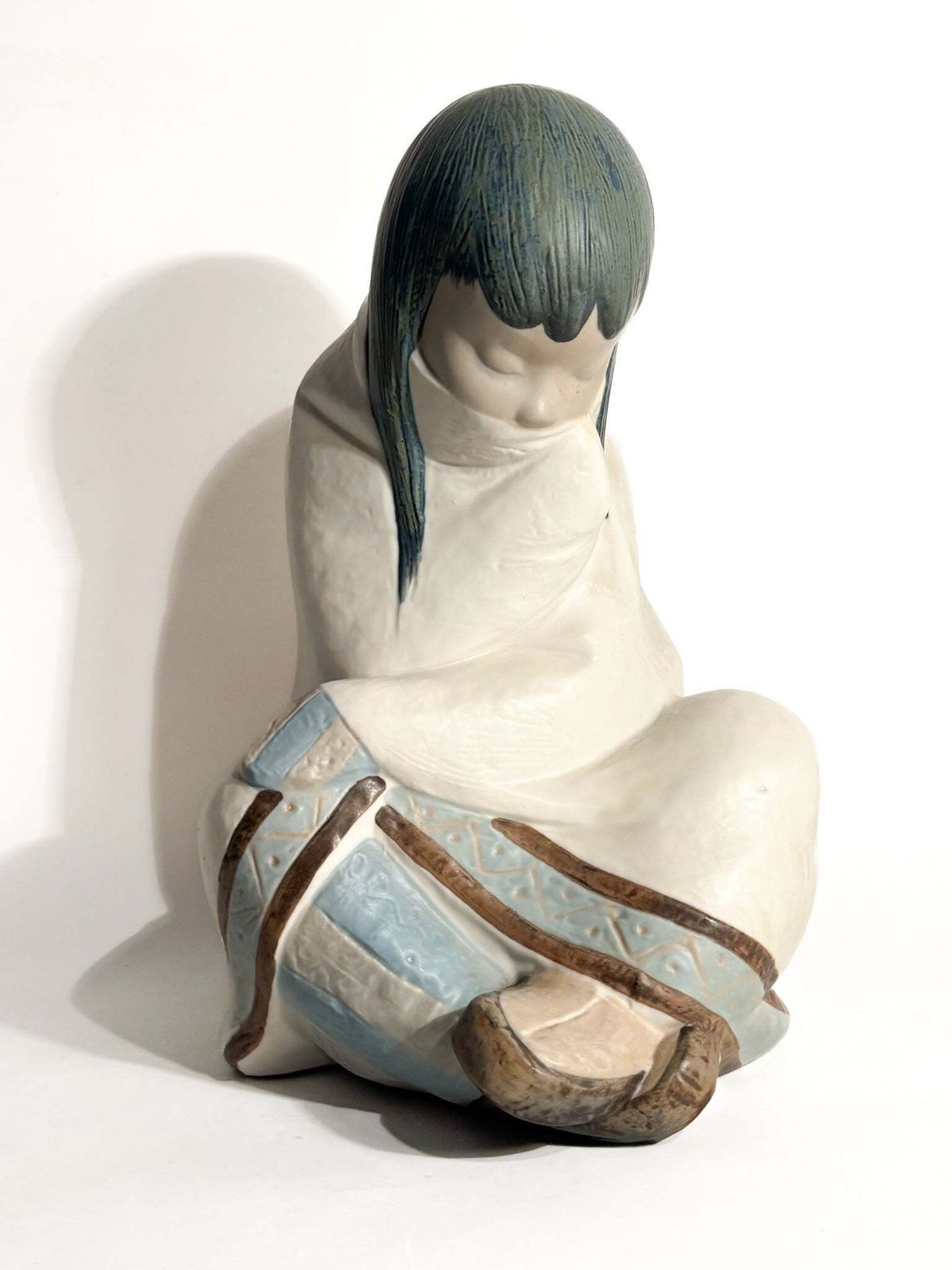 Stoneware Eskimo Sculpture By Juan Huerta For Lladró 1990s
