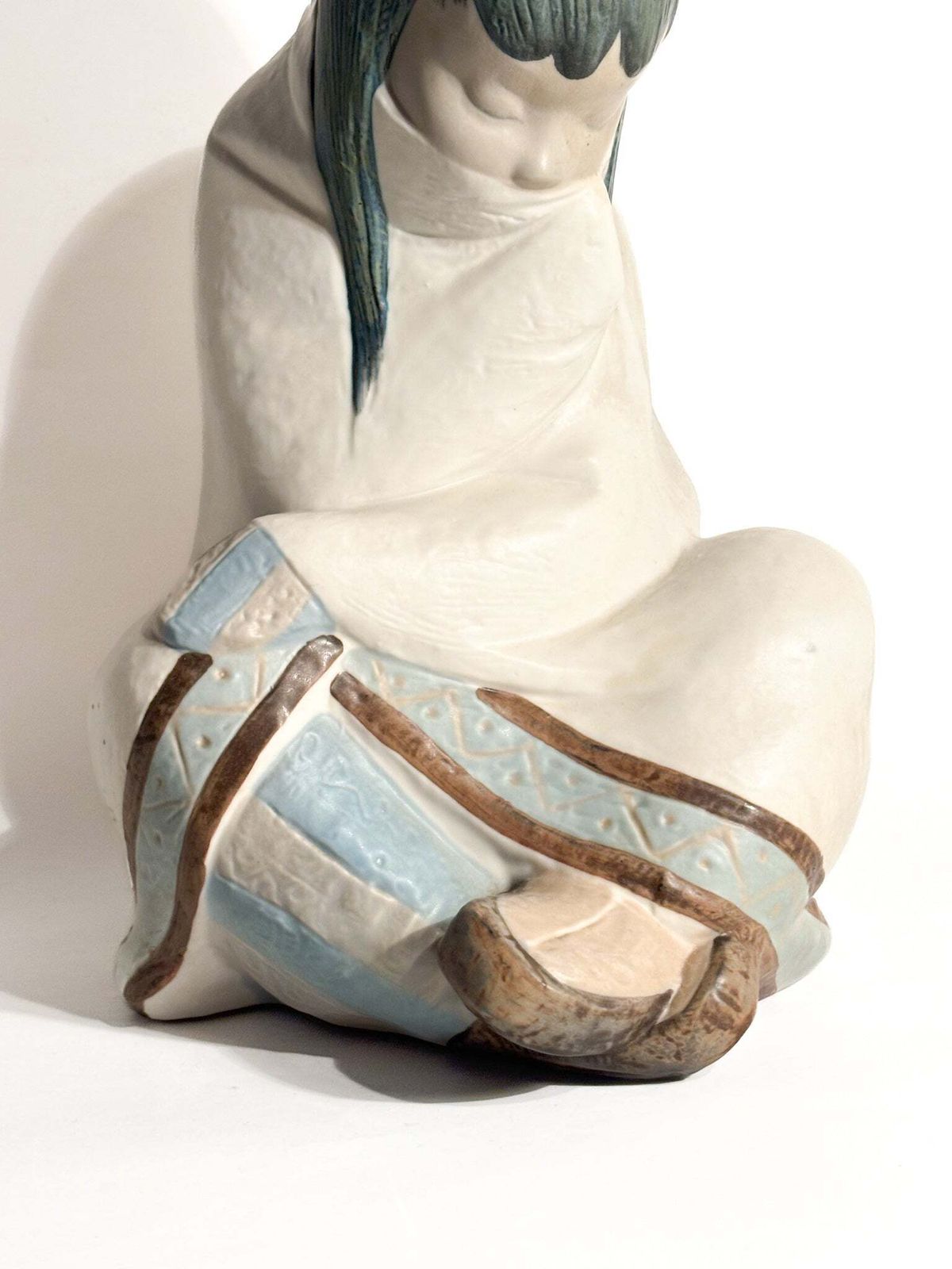 photo for sale Stoneware Eskimo Sculpture By Juan Huerta For Lladró 1990s