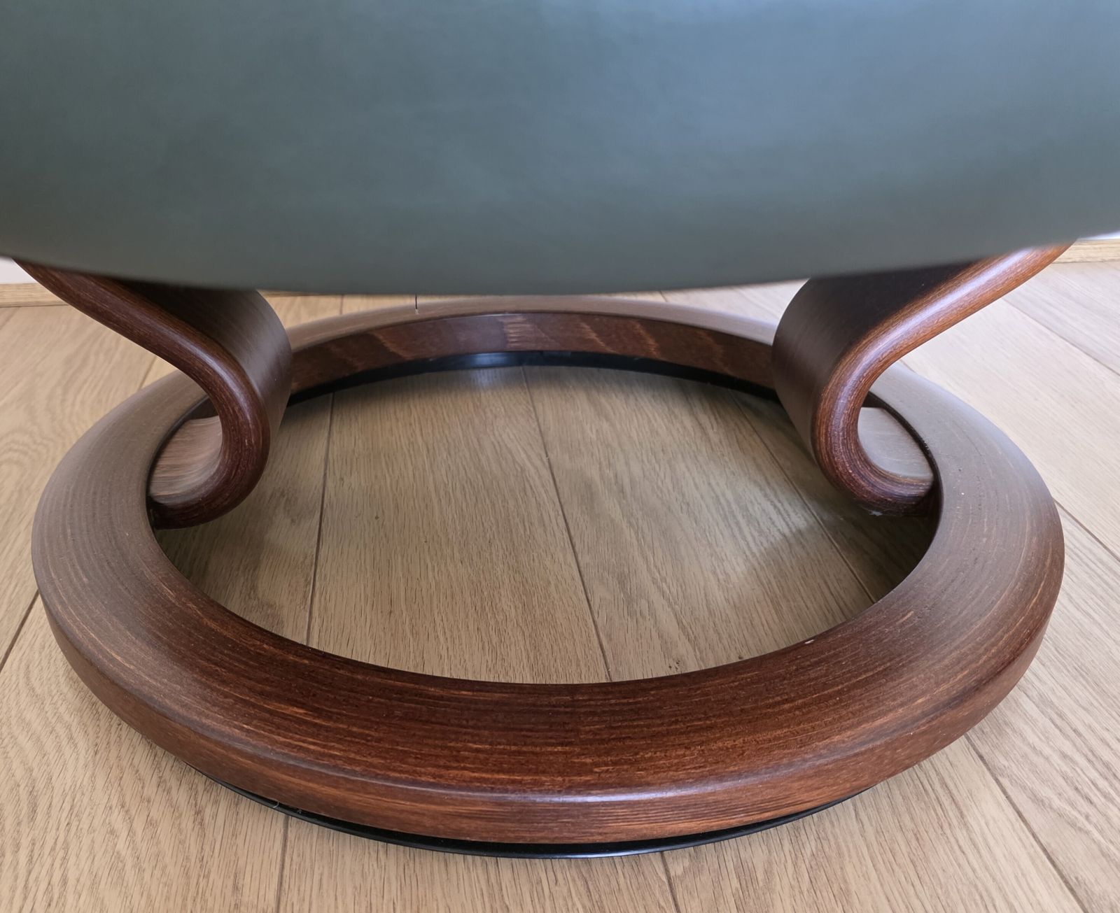 Ekornes Stressless 'Reno' (Small) Recliner With Footstool photo furniture
