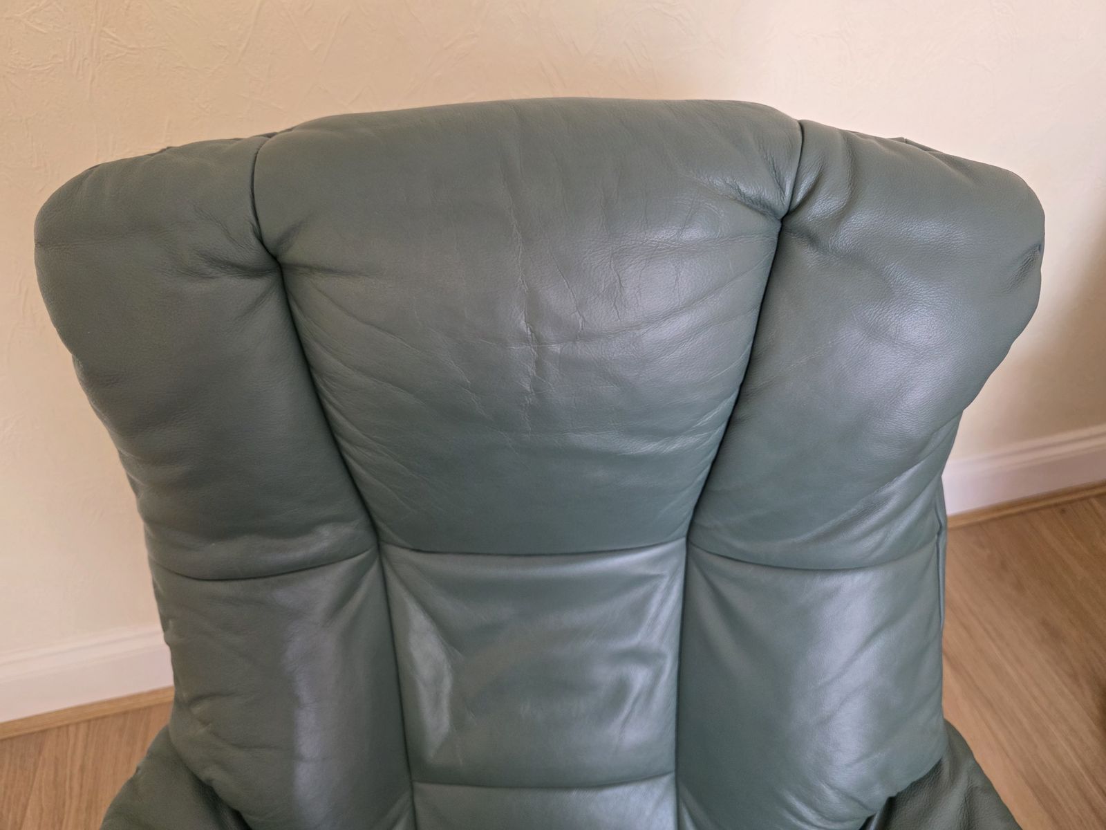 Ekornes Stressless 'Reno' (Small) Recliner With Footstool photo 395.0