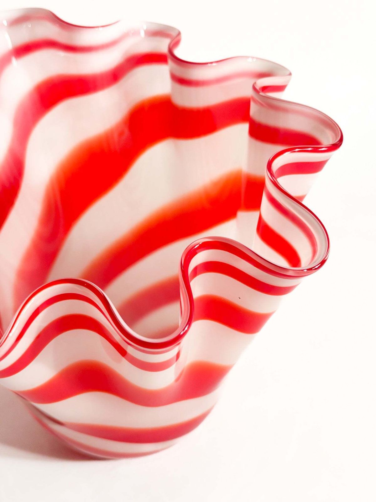 1980s White And Red Murano Glass Handkerchief Vase photo 245.0