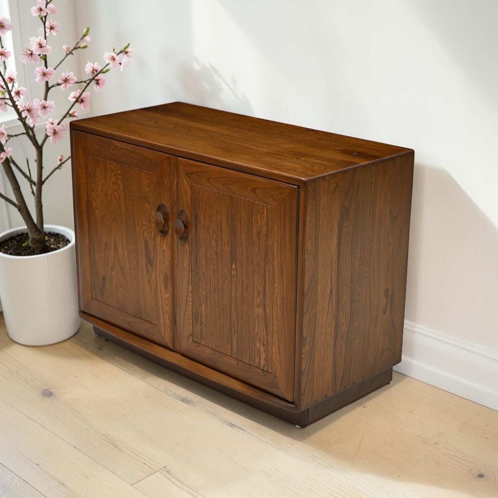 Vintage Ercol Windsor Sideboard Tv Stand #2013 Golden Dawn Free Uk Delivery