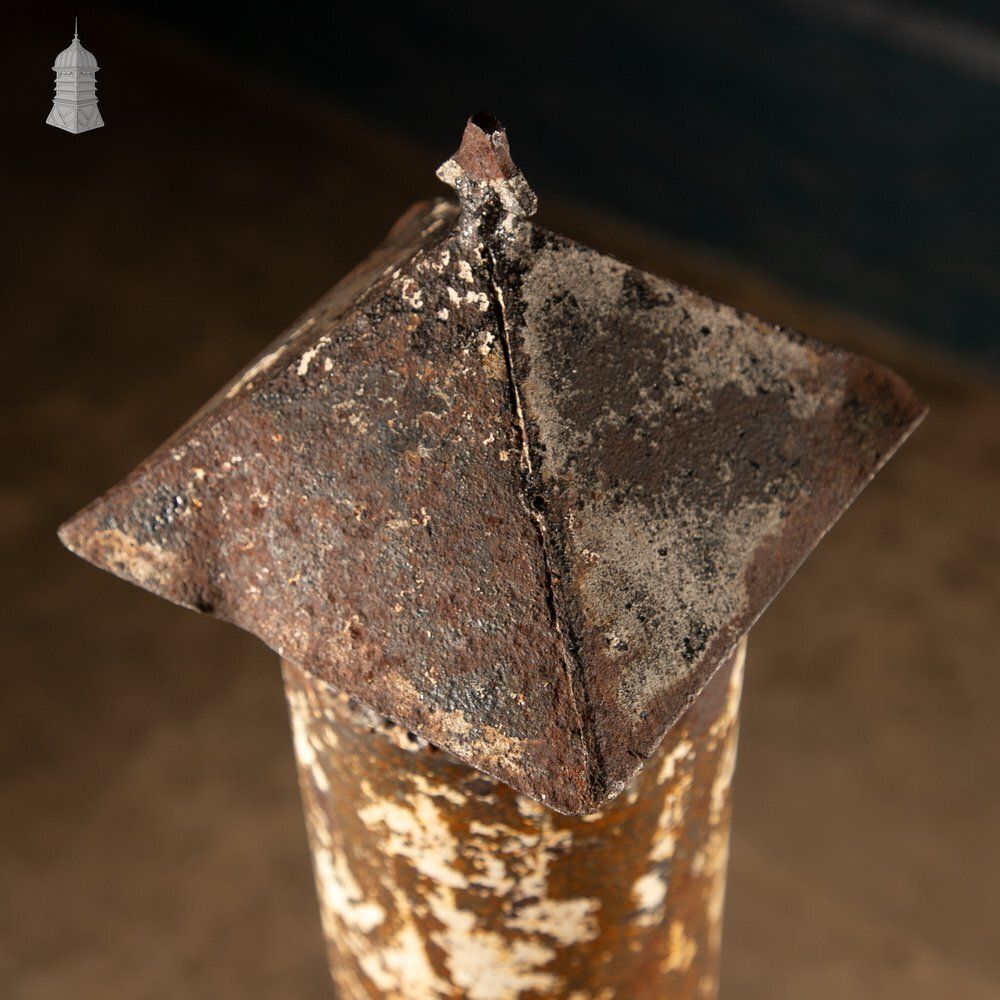 photo vintage Pair Of Gate Posts