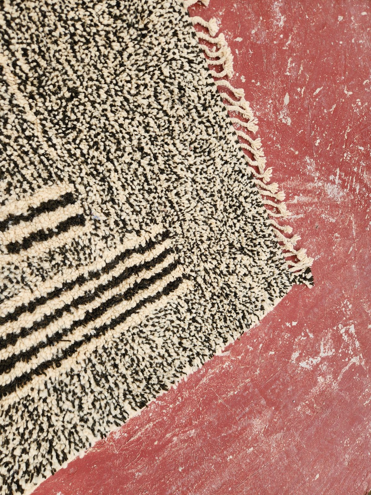 Handcrafted Beni Ouarain Moroccan Rug 236x152cm – Premium Wool Berber Carpet photo buy