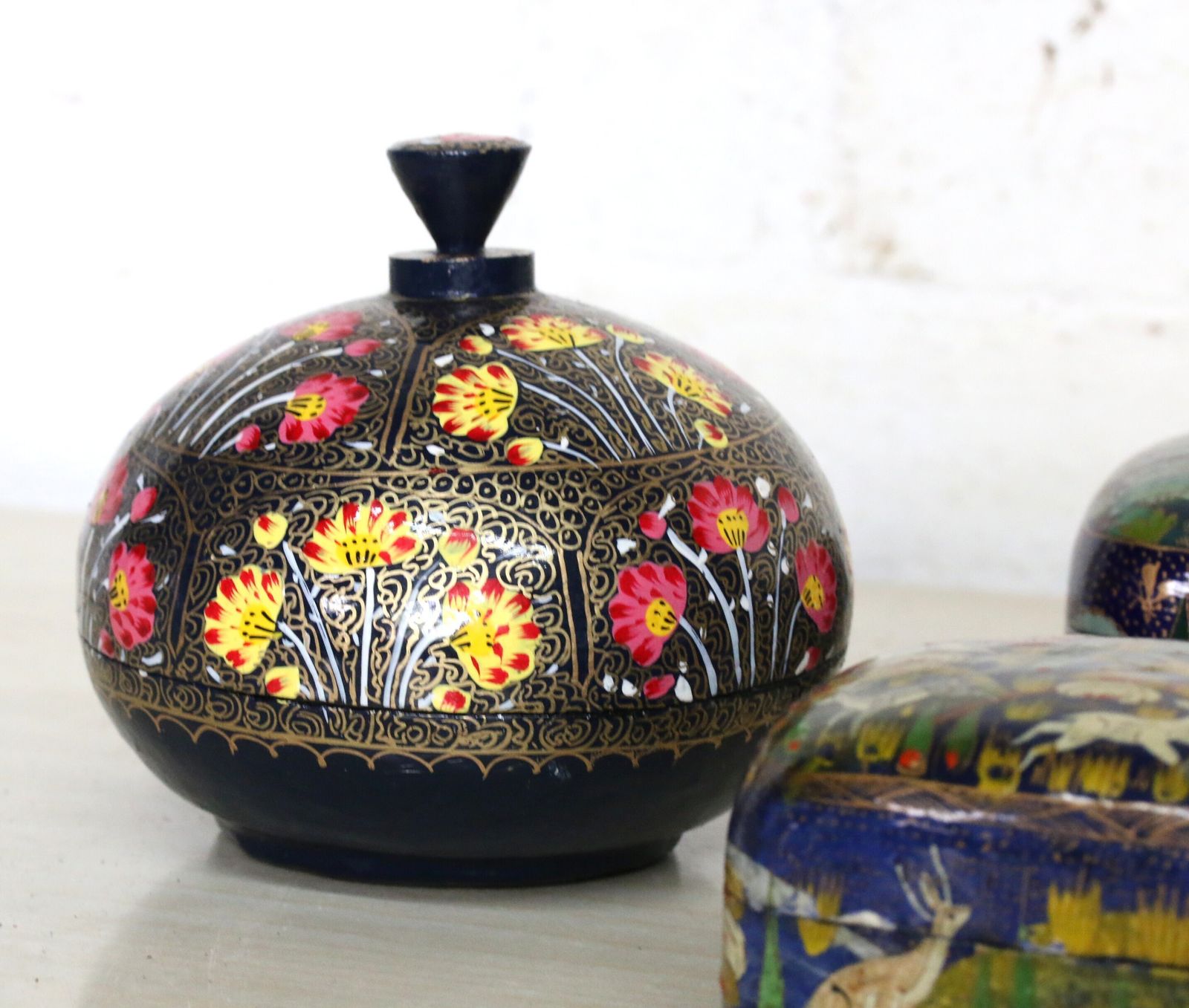 A Collection Of Highly Decorative Kashmiri Paper Mache Pots 5 In Total Some Antique photo Home Decor