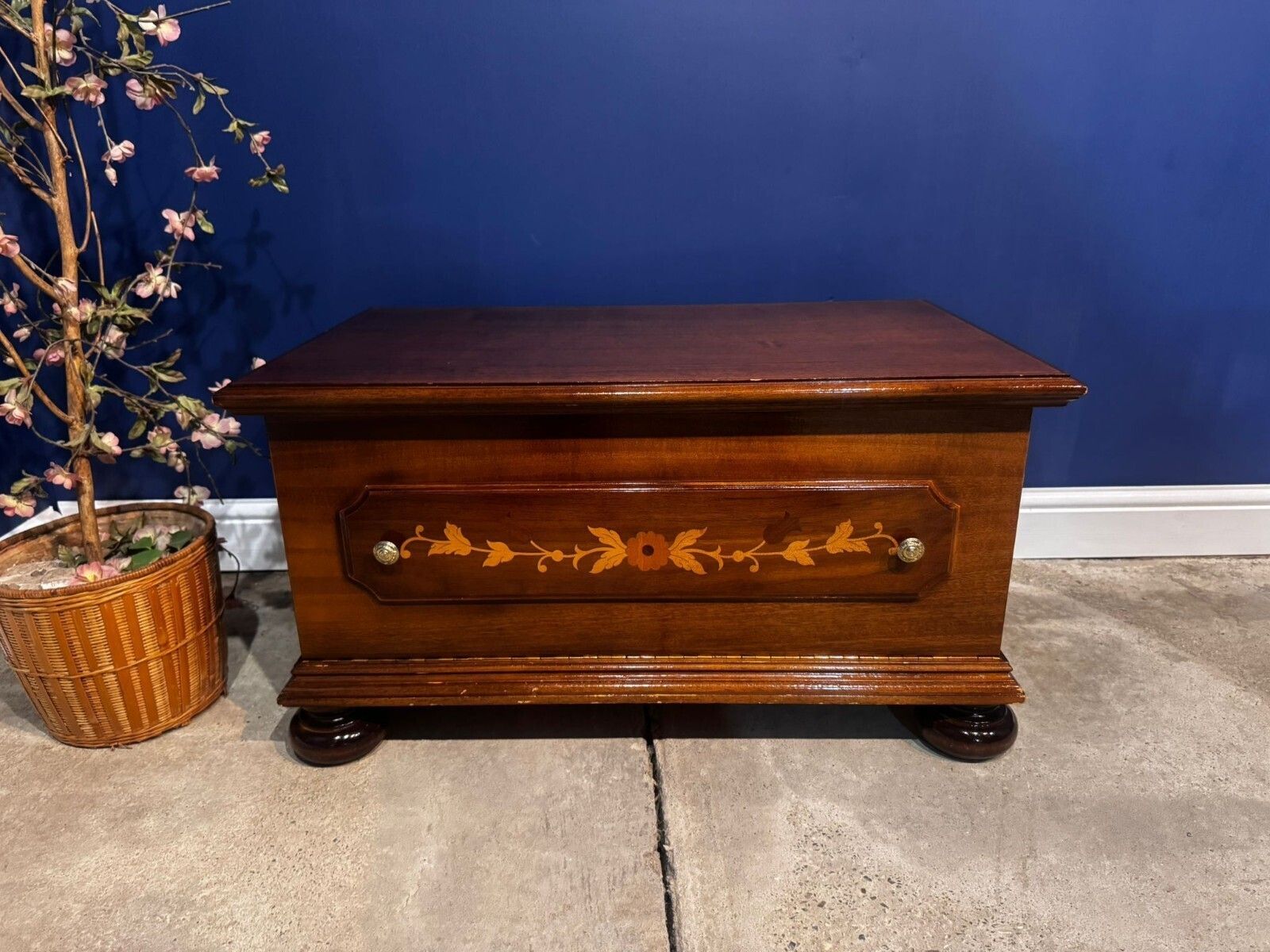 Vintage Antique Style Tv Unit Stand Cabinet Drawers Low Drawer Chest Floral. photo Furniture