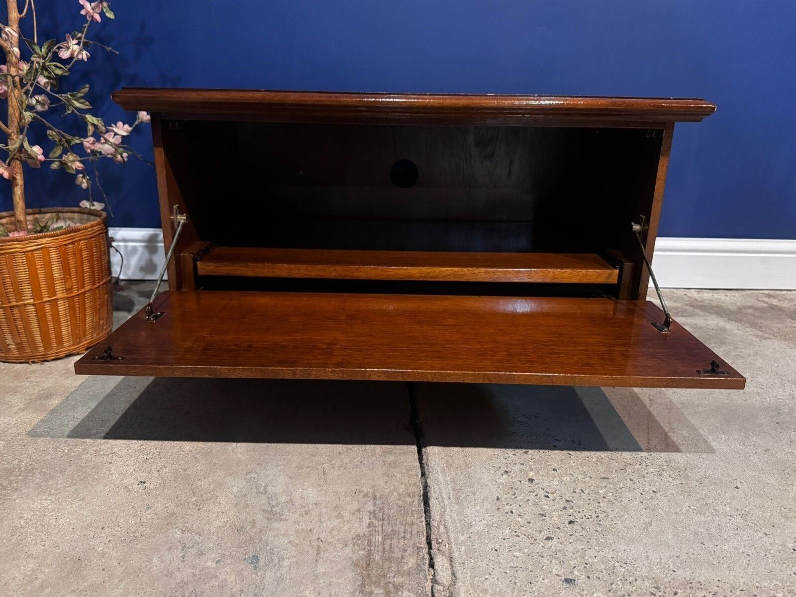 photo vinterior Vintage Antique Style Tv Unit Stand Cabinet Drawers Low Drawer Chest Floral.