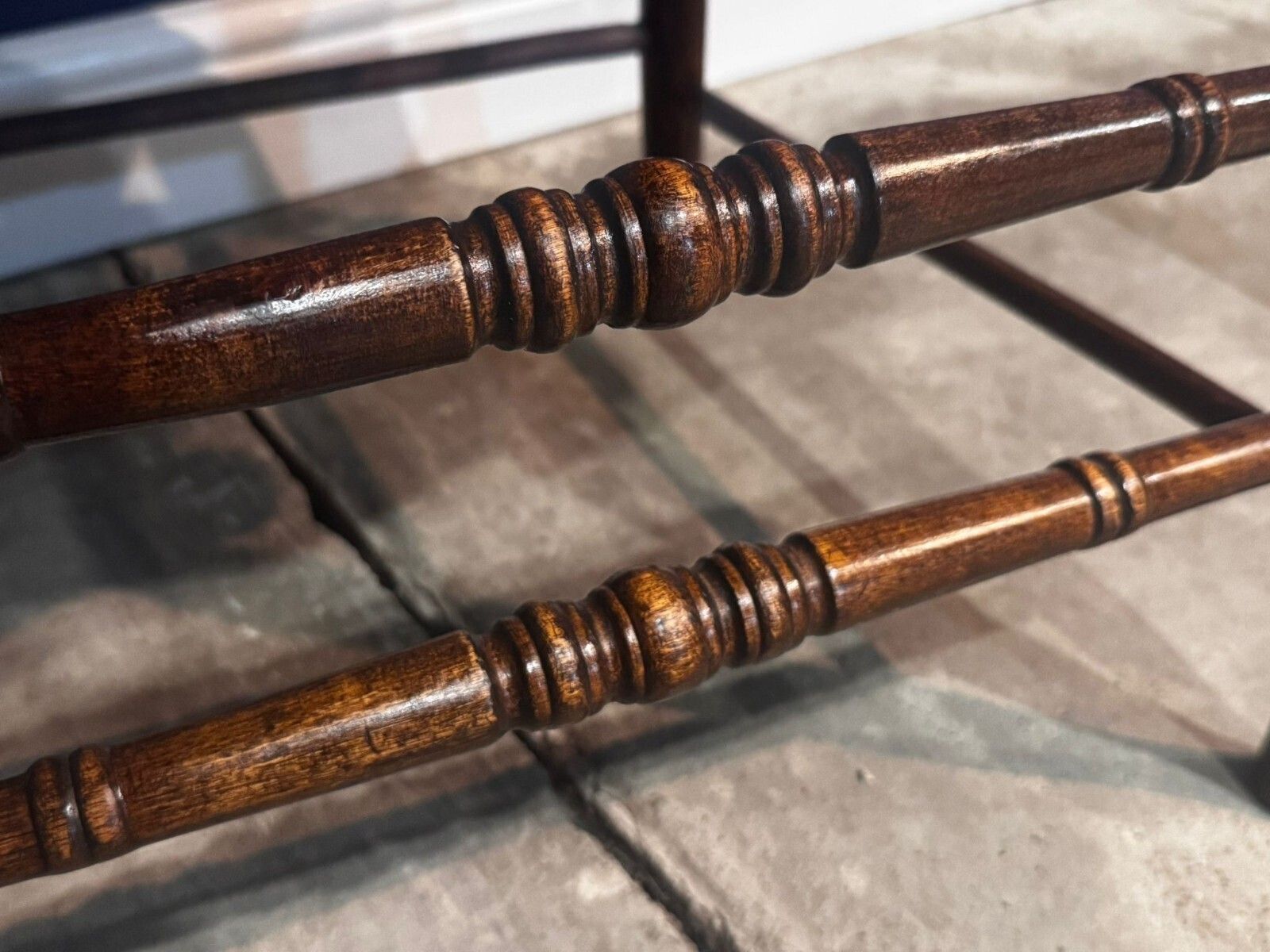 photo furniture Antique Oak Captain's Chair Bow Windsor Smokers Armchair Spindle Back Vintage.