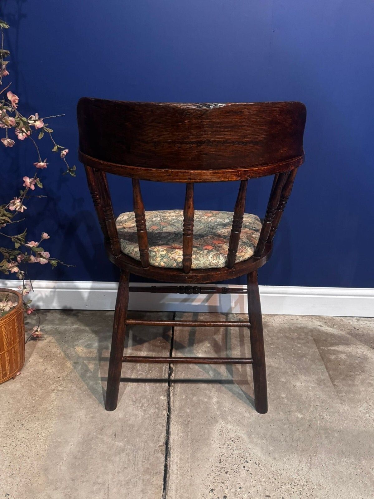 Furniture Antique Oak Captain's Chair Bow Windsor Smokers Armchair Spindle Back Vintage. photo