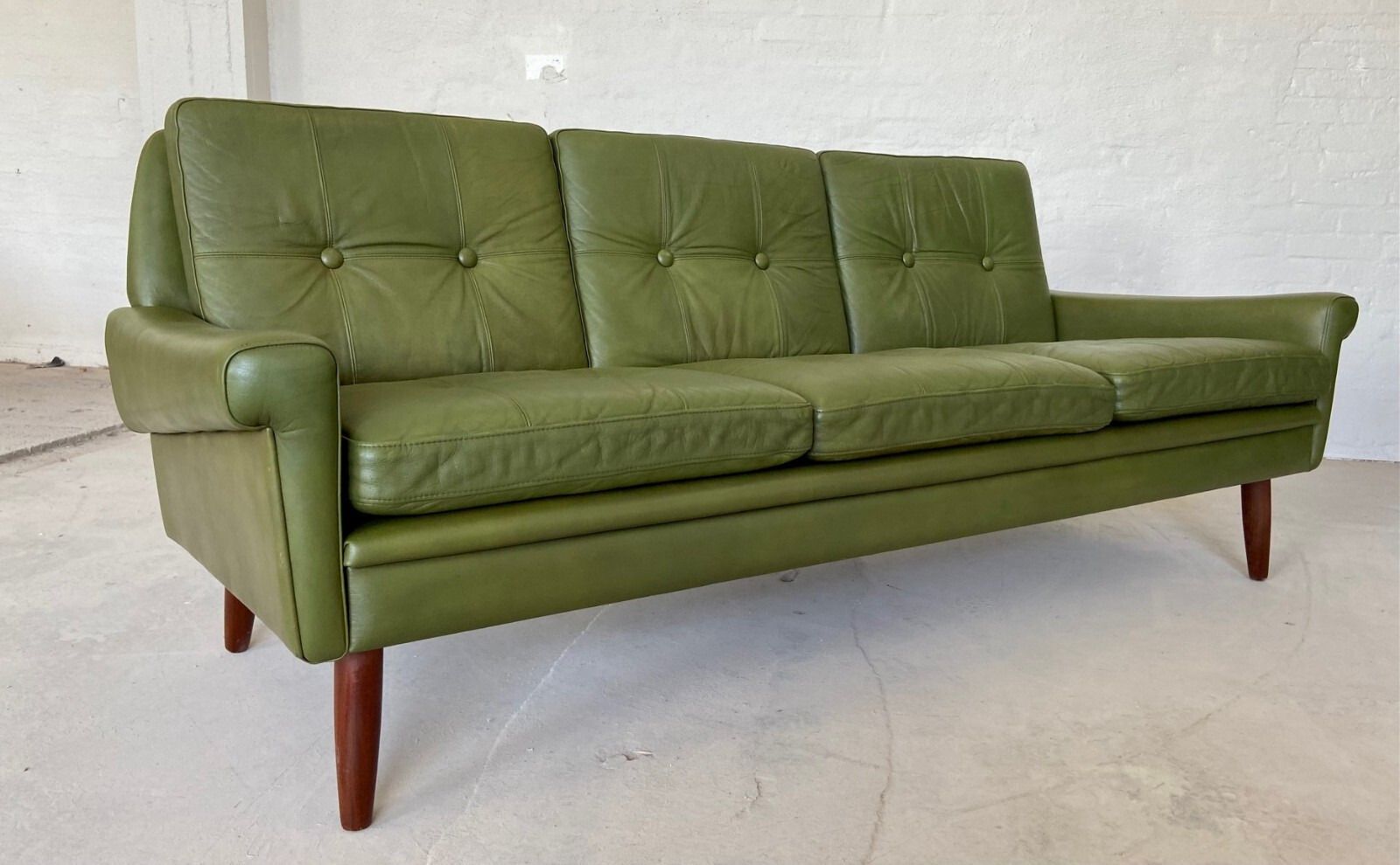 2795.0 Vintage Danish  Retro Svend Skipper  3 Person Sofa In Olive Green  Leather photo
