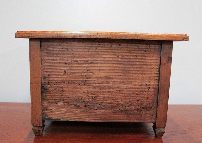 Xviiith Master Commode photo vinterior
