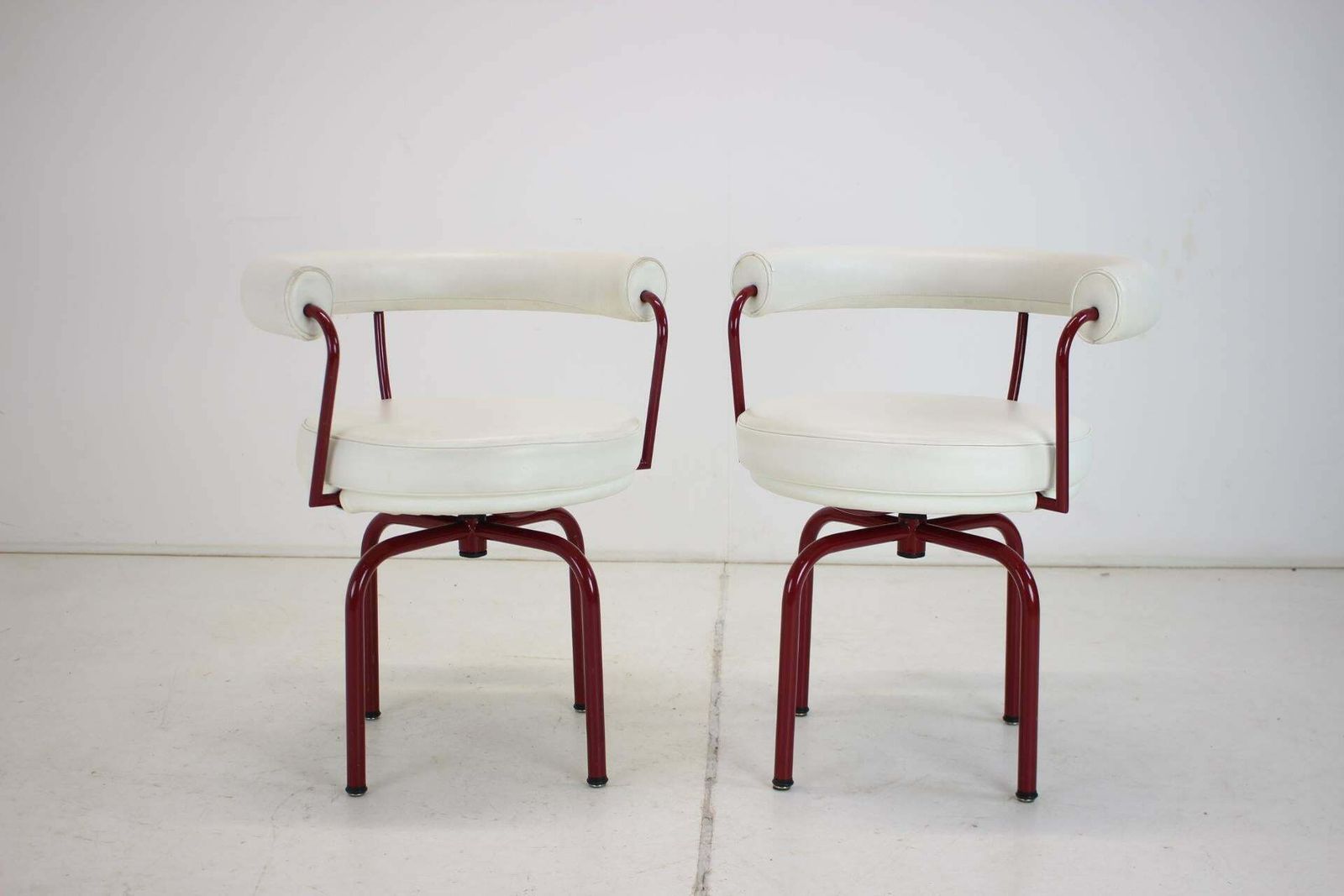 Leather Cassina Swivel Arm Chair Lc7 By Le Corbusier, Perriand & Jeanneret photo vintage