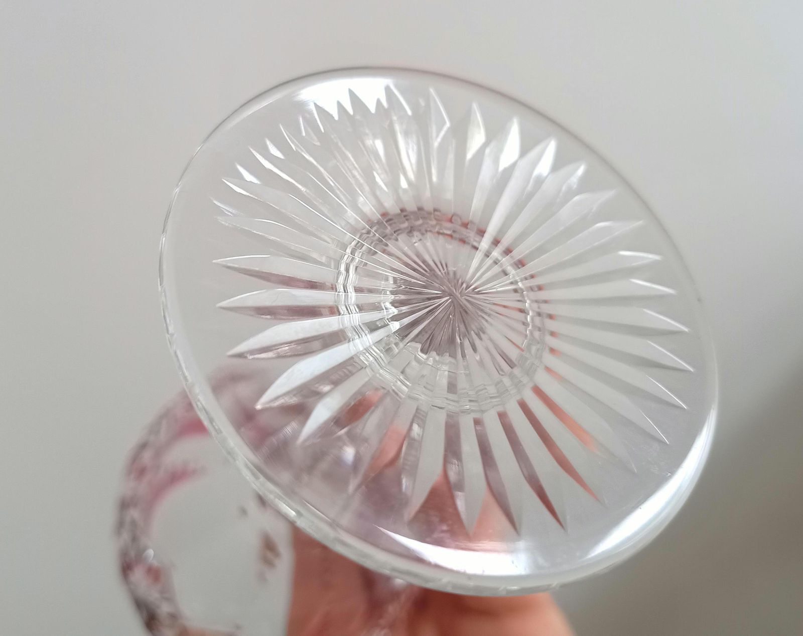Art Deco English Cut Crystal Wine Glasses: 5 Strawberry Pink, Walsh Walsh, Birmingham 1930s photo vinterior