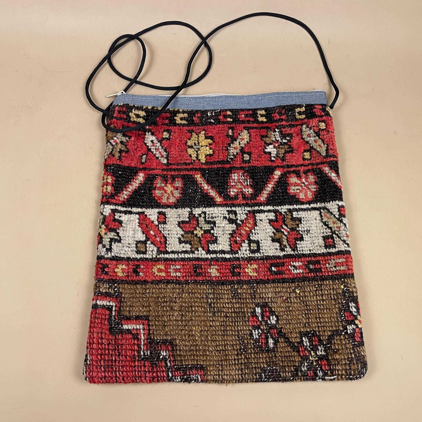 Textiles Carpet Bags Set Of 8 Vintage Rug Pouches Zip Purses Handmade Textile Moroccan Traditional Fabric Kilim Geometric Travel Bags photo