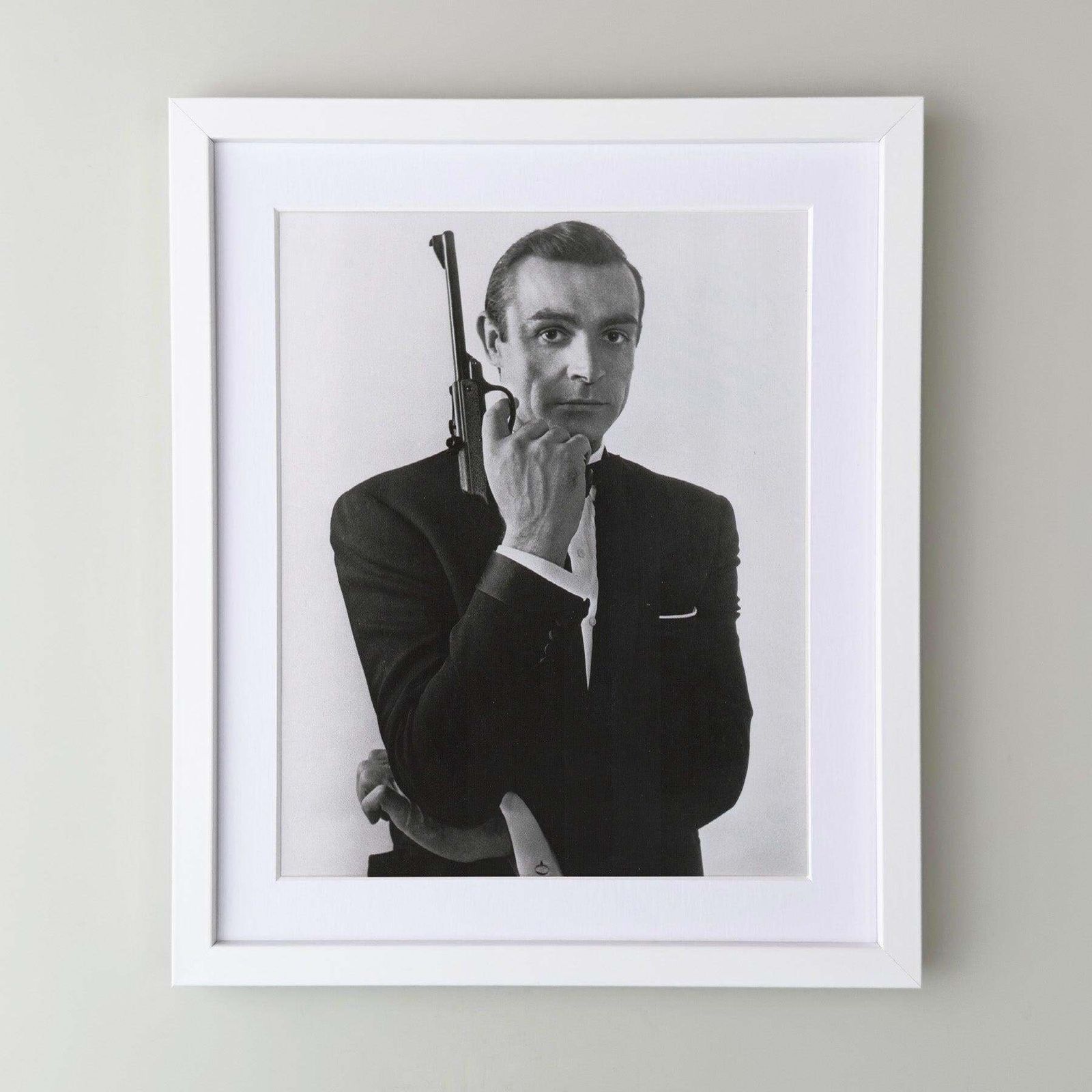 Photo de presse James Bond, vers 1970, encadrée photo for sale