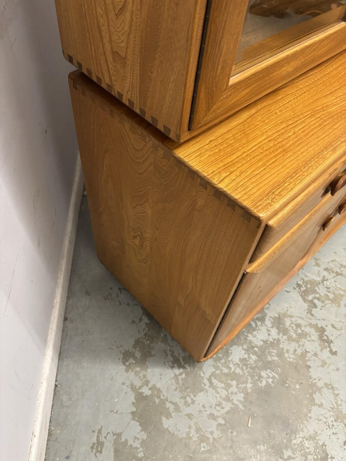 Ercol Windsor Elm Sideboard With Glazed Display Top On Castors – Vintage Cabinet photo for sale