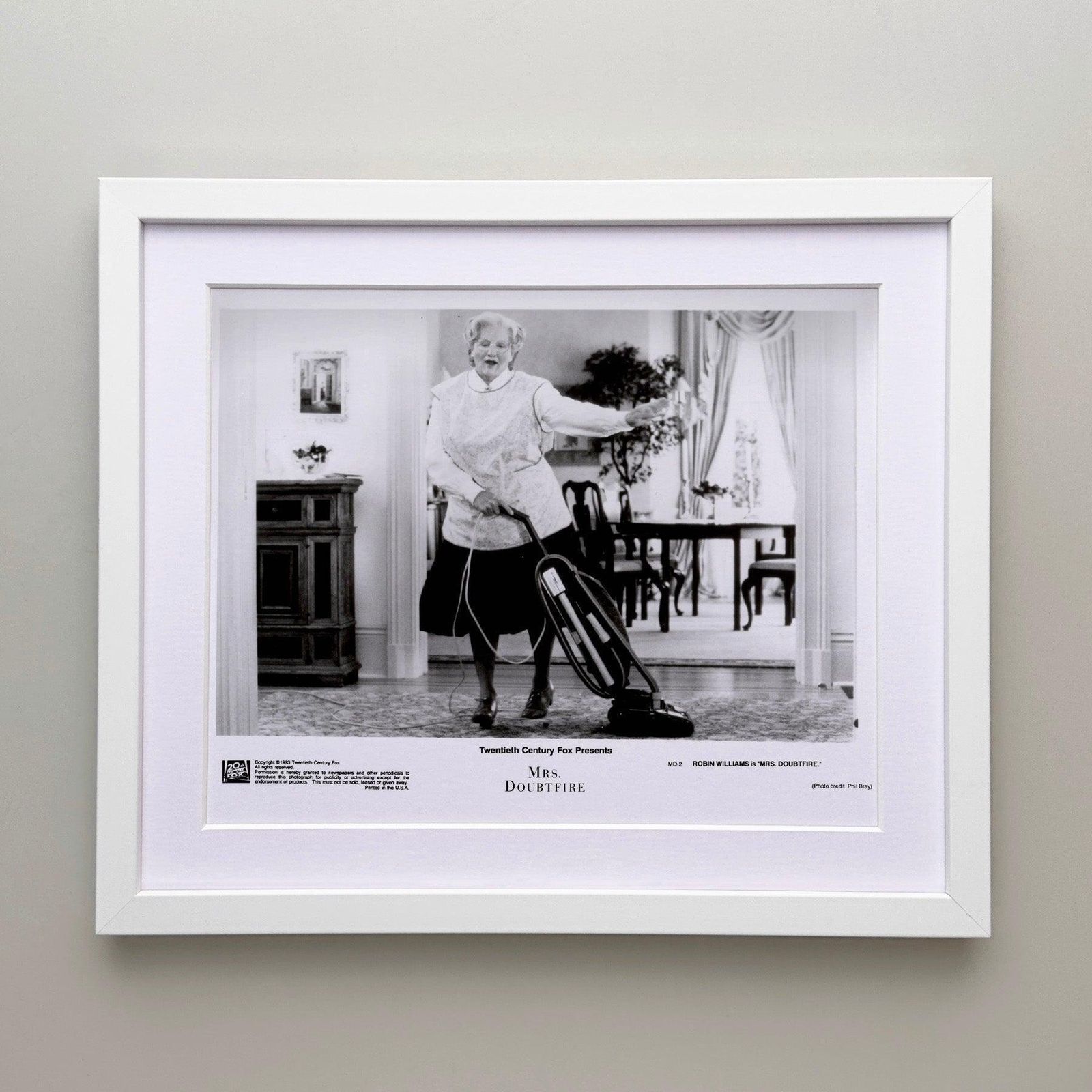 Photo de presse du film Mrs Doubtfire (1993), encadrée photo for sale