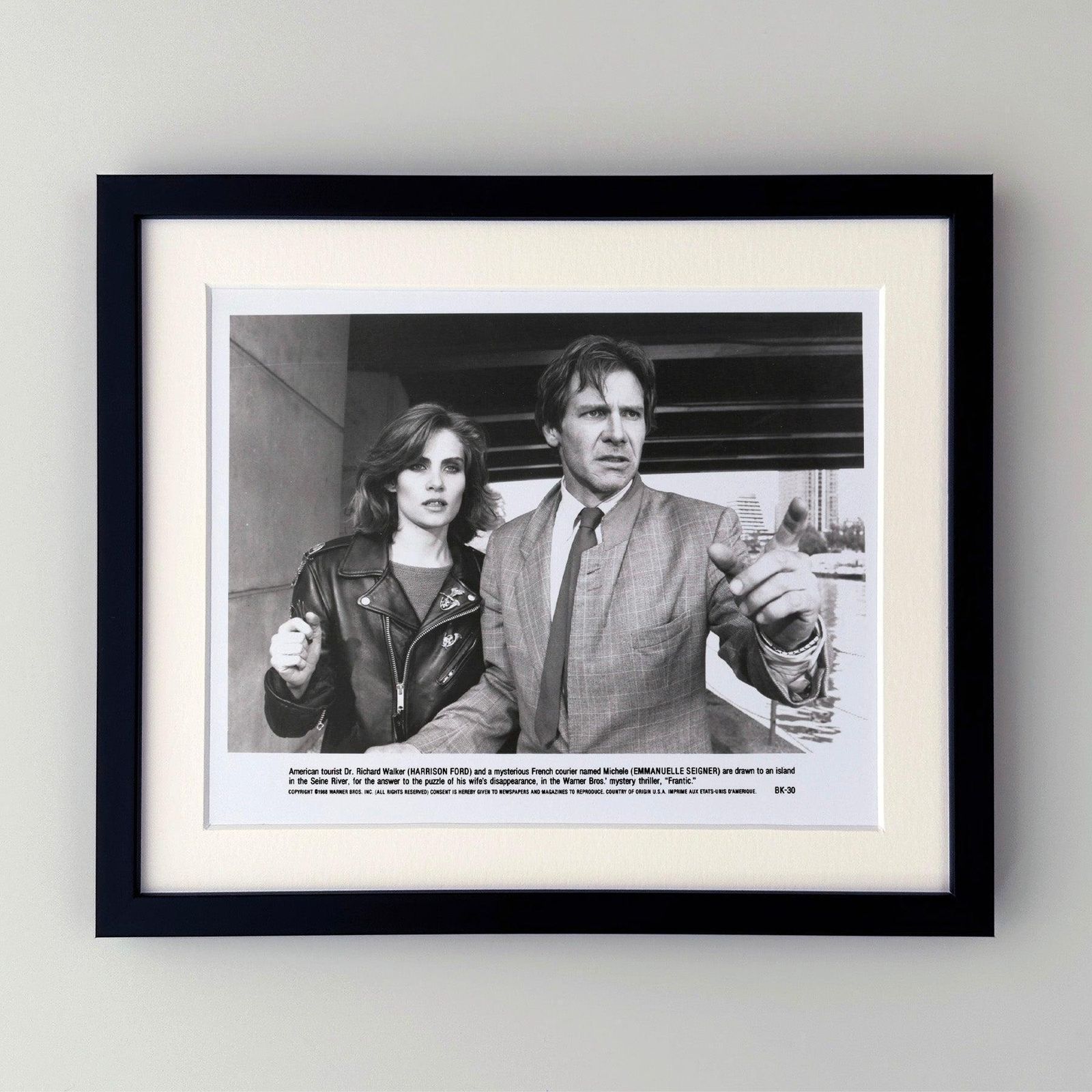 Photo de presse encadrée, Frantic, 1988 photo furniture