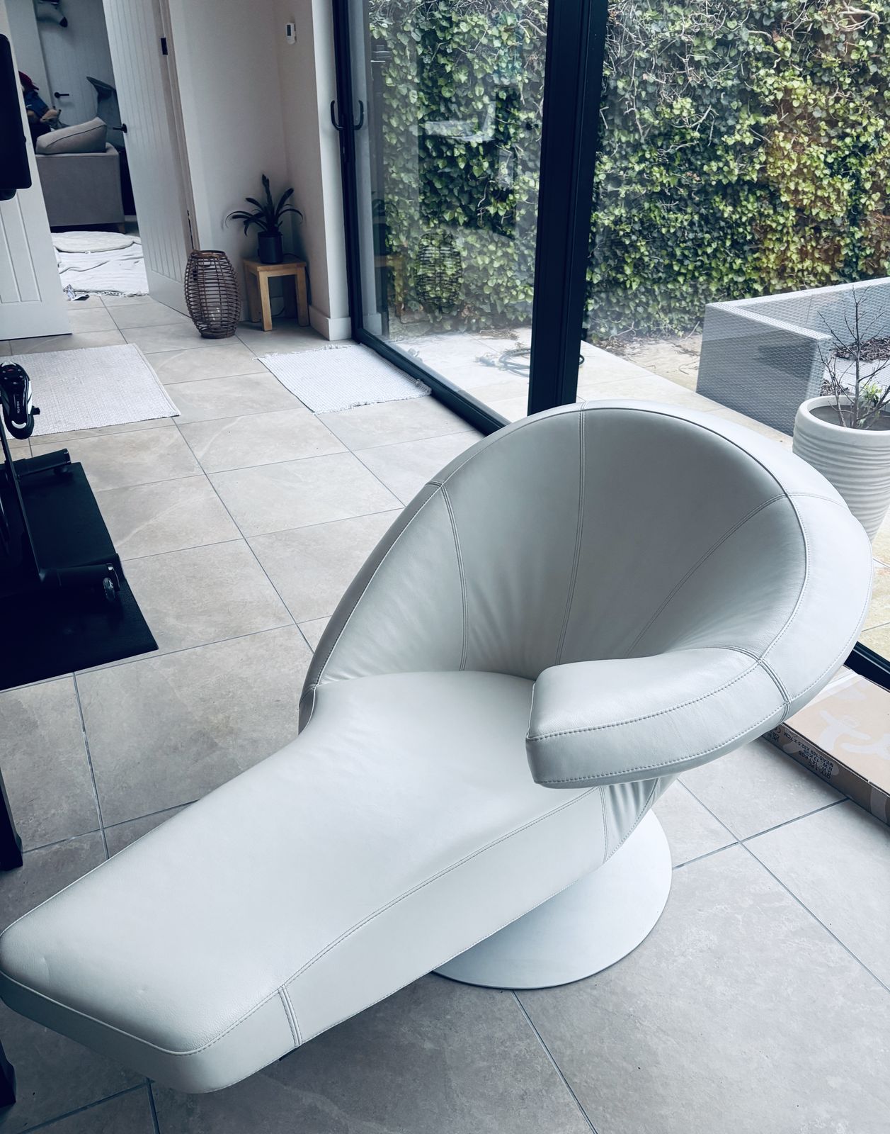 Leolux Parabolica Armchair Pair photo for sale