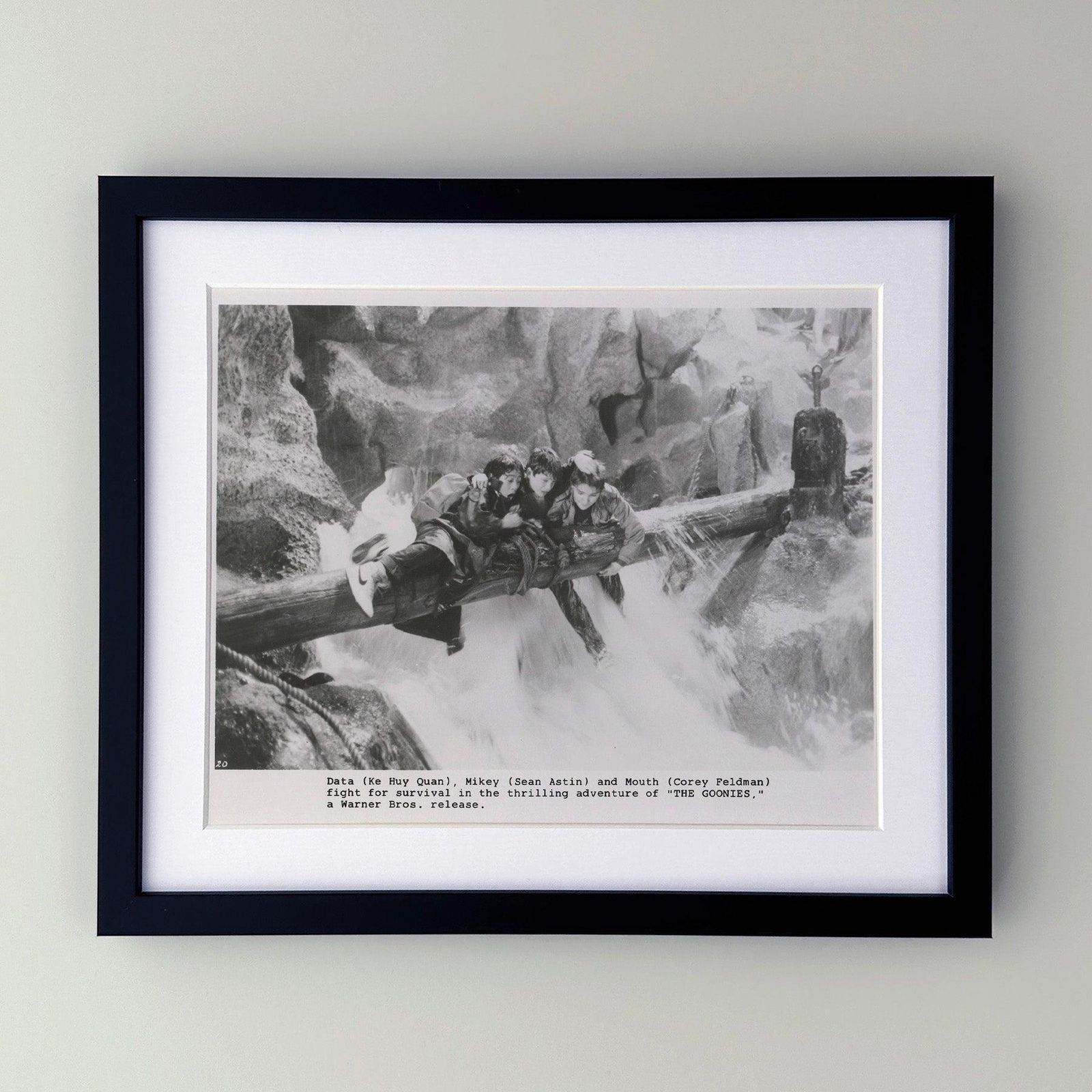 Photo de presse originale encadrée, The Goonies, 1985 photo furniture