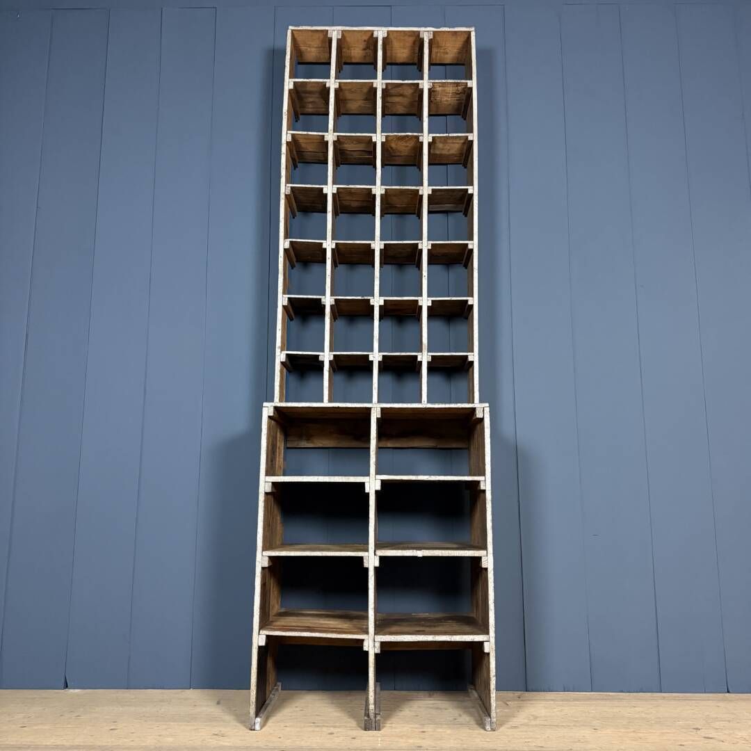 photo furniture Grote Oude Industriële Houten Werkplaatskast Met Vakken