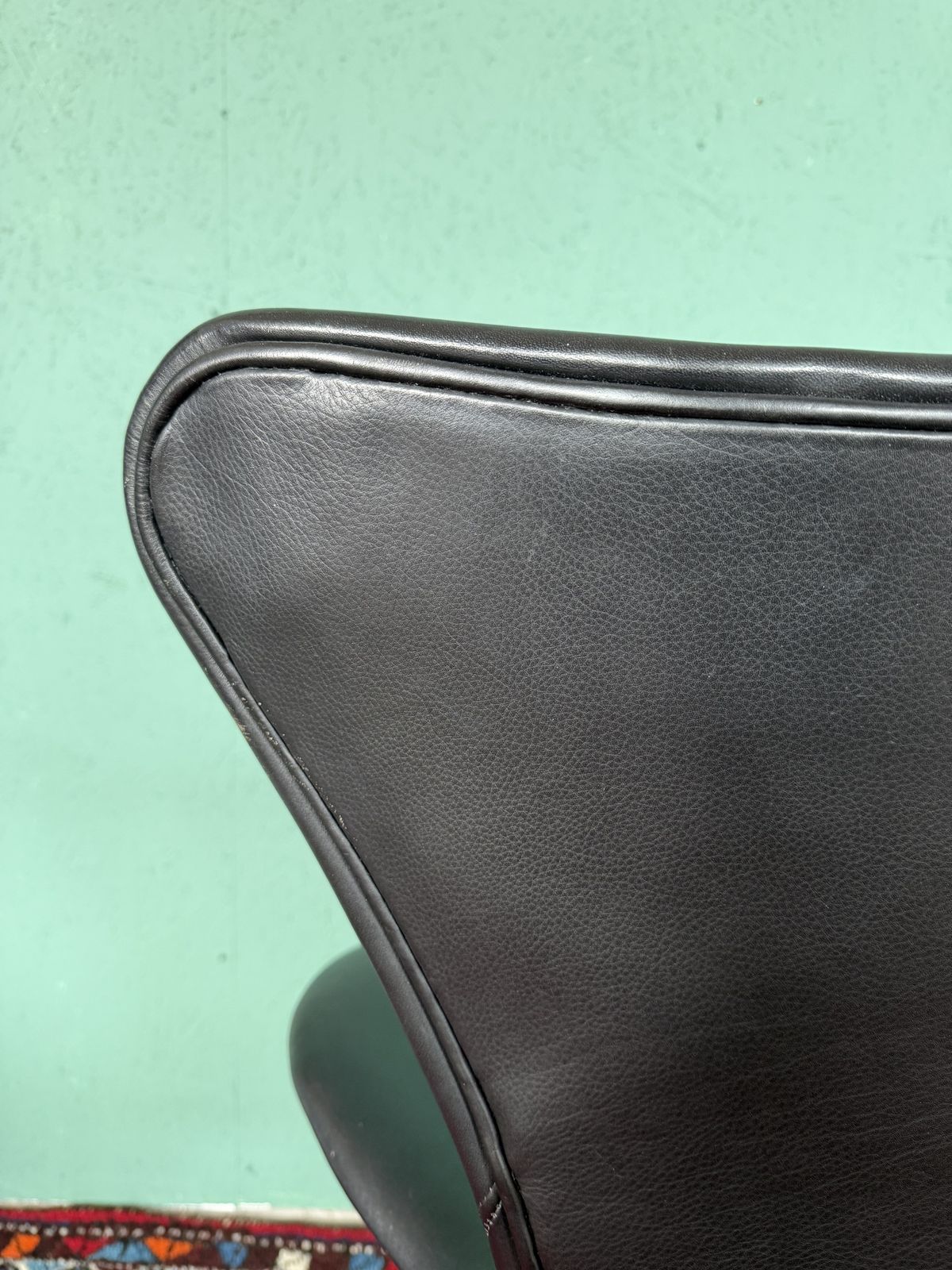 Furniture Vintage Arne Jacobsen 3117 Series One Office Chair In Black Leather photo