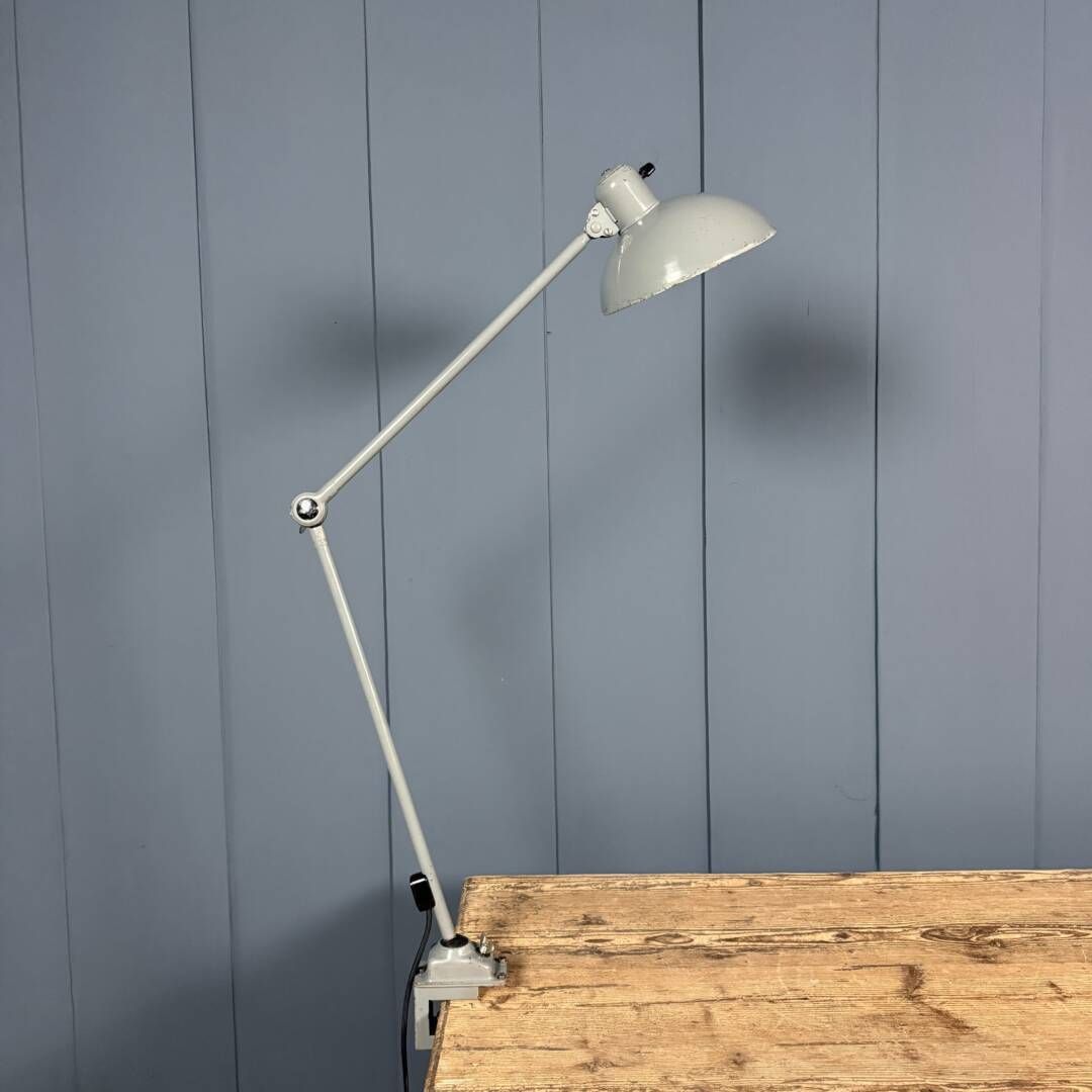 photo vinterior Grijze Twee Armige Kaiser Idell Klemlamp Model 6726
