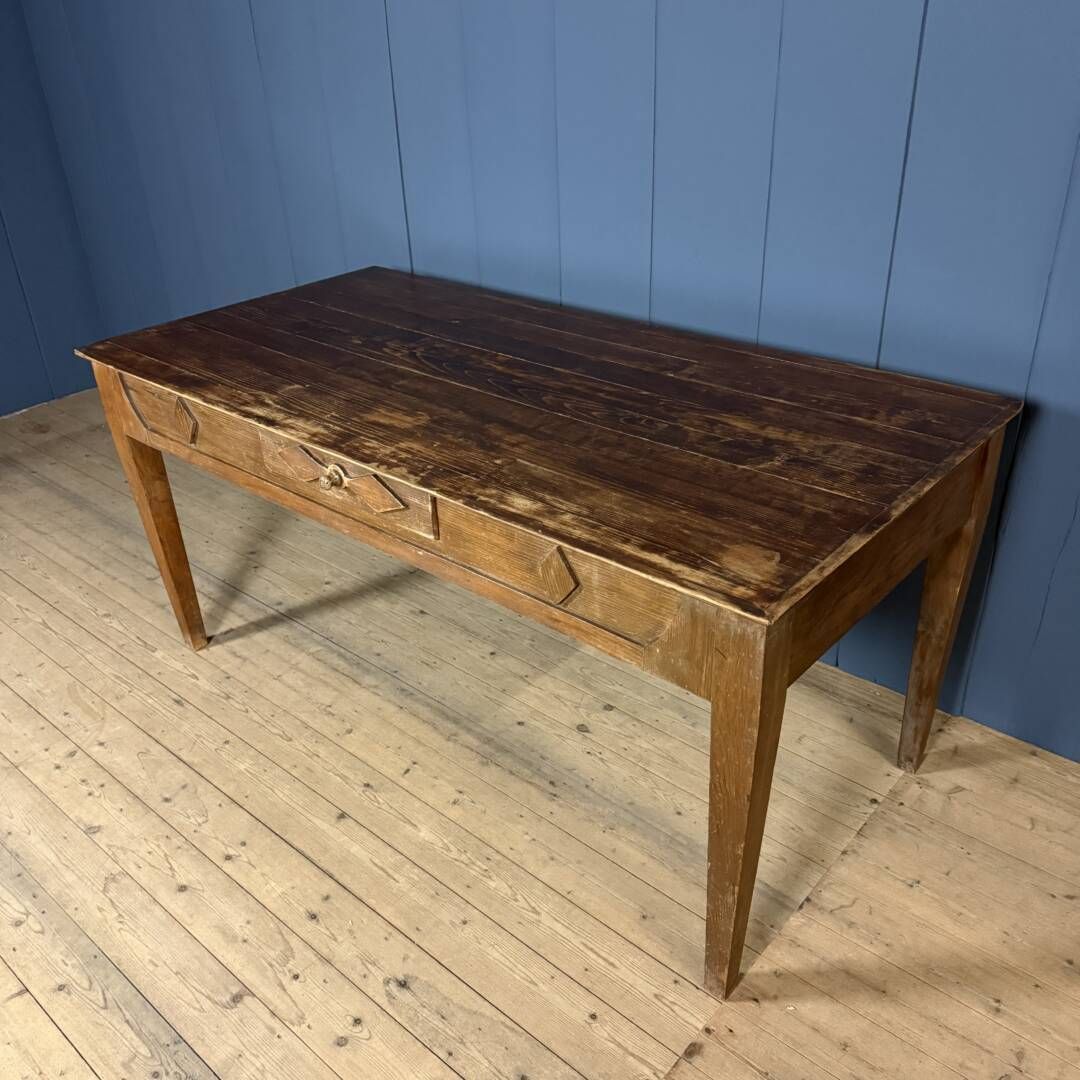 photo furniture Gedecoreerde Houten Keukentafel