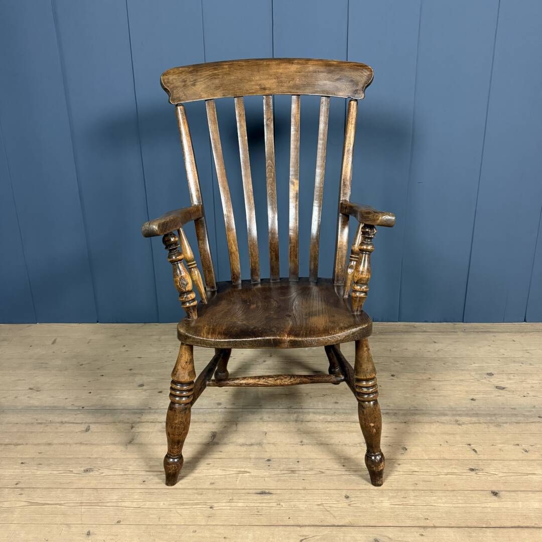 Bruine Engelse Windsor Fauteuil Met Hoge Rug photo furniture