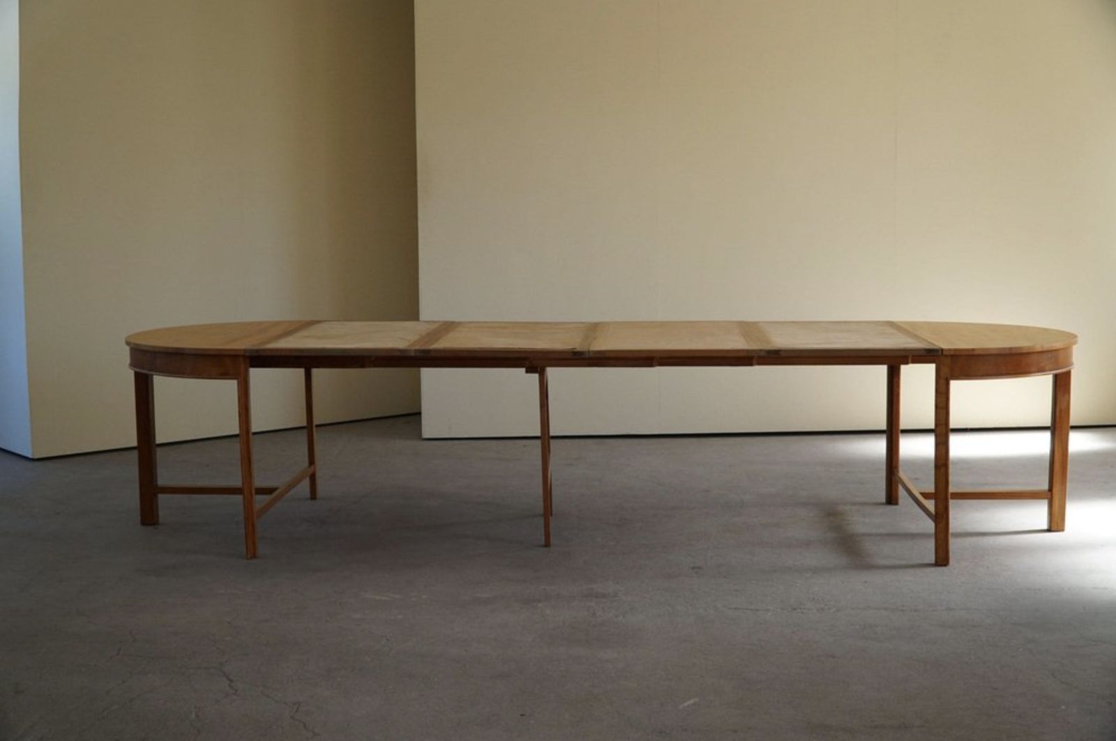 photo furniture Round Dining Table In Elm Wood With Four Extensions, Danish Cabinetmakre 1950s