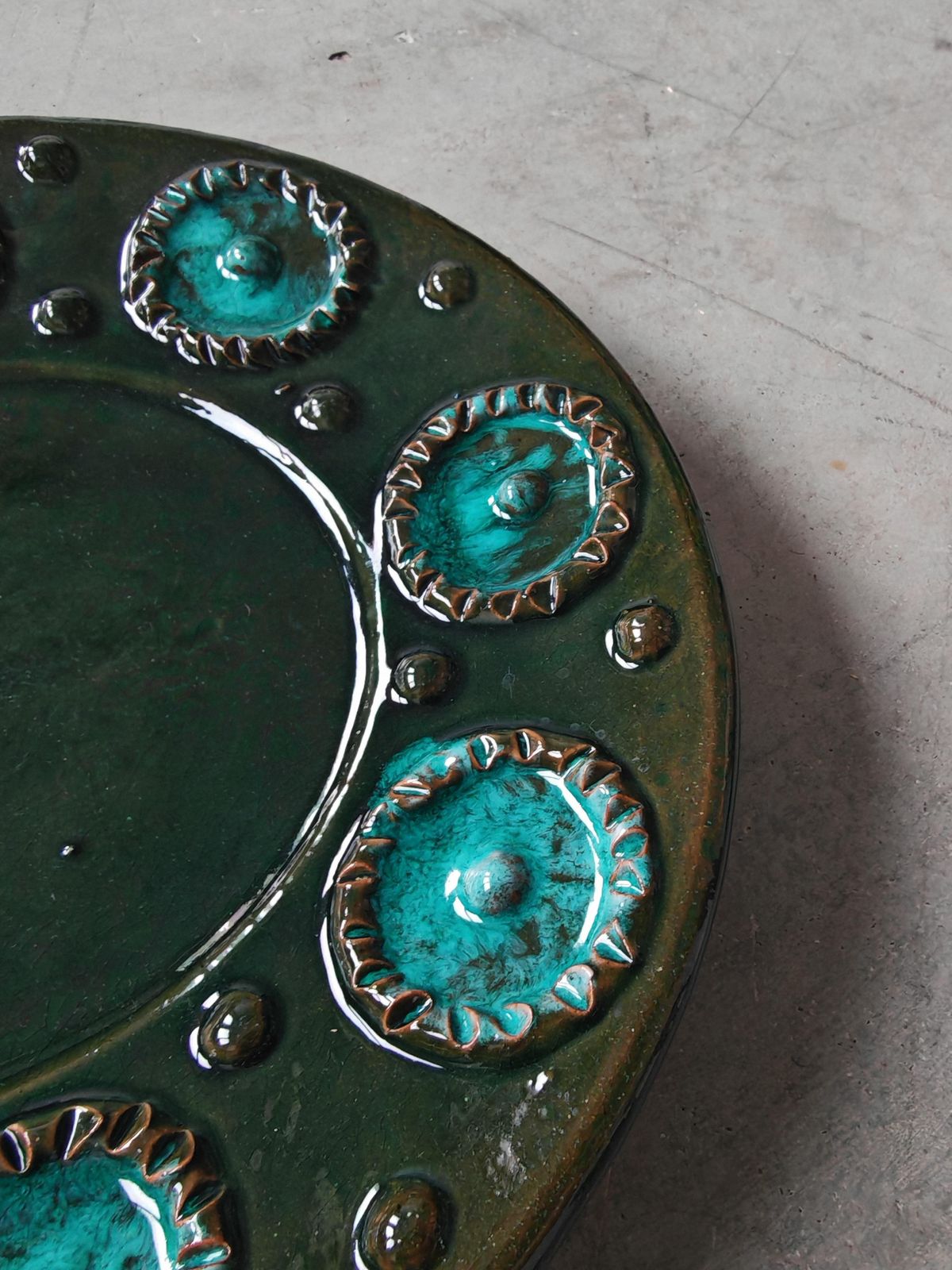 photo for sale Pair Of Mid Century Modern Oyster Plates In Green And Turquoise, France 1970s
