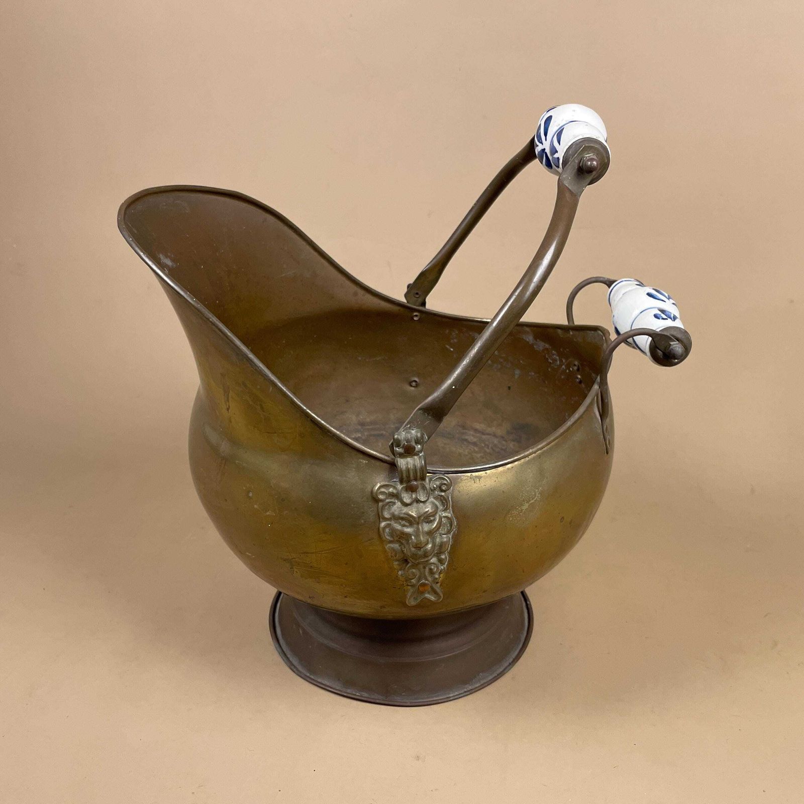 Antique Metal Gold Brass Coal Bucket Handle Fireside Fire Side Scuttle Helmet Farmhouse Vintage Fireplace Ceramic Handle Blue White Ornate photo vinterior