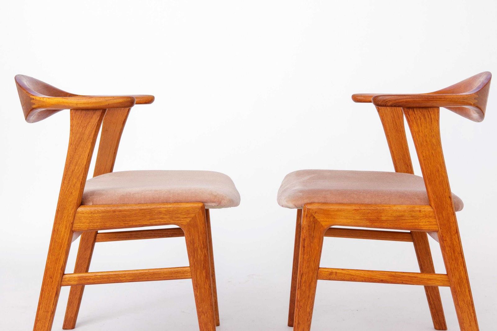 photo for sale Set Of 4 Erik Kirkegaard Chairs Model 49, Danish Mid Century Modern Teak Dining Chairs, 1960s Høng Stolefabrik