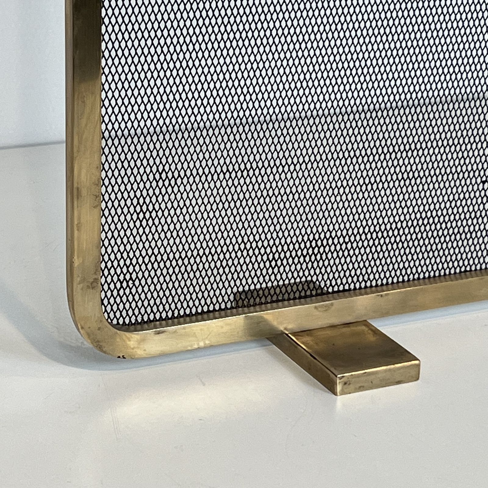 photo vinterior Brass And Wire Mesh Fire Screen